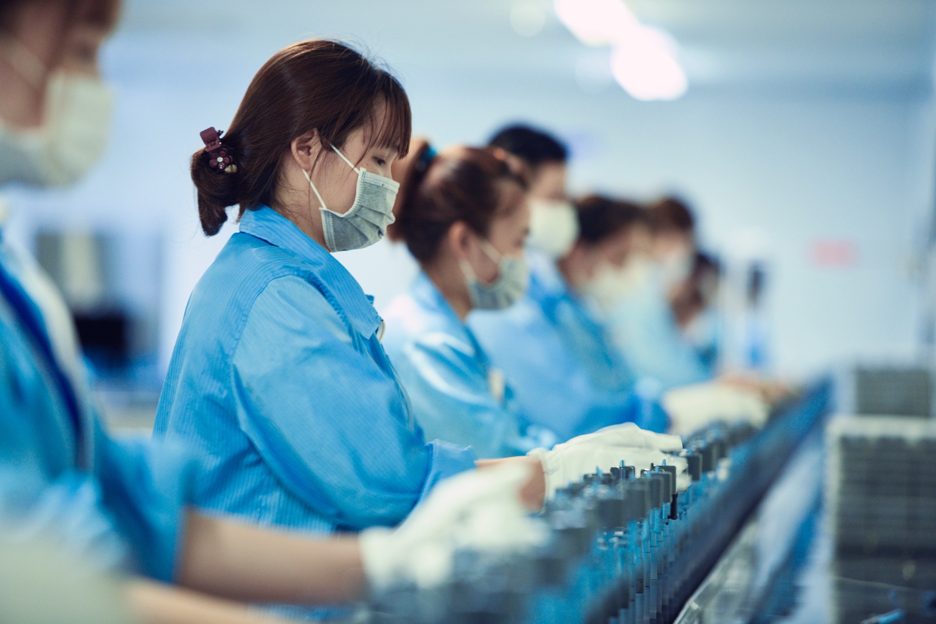 lam viec khep kin,  khu cong nghiep anh 1