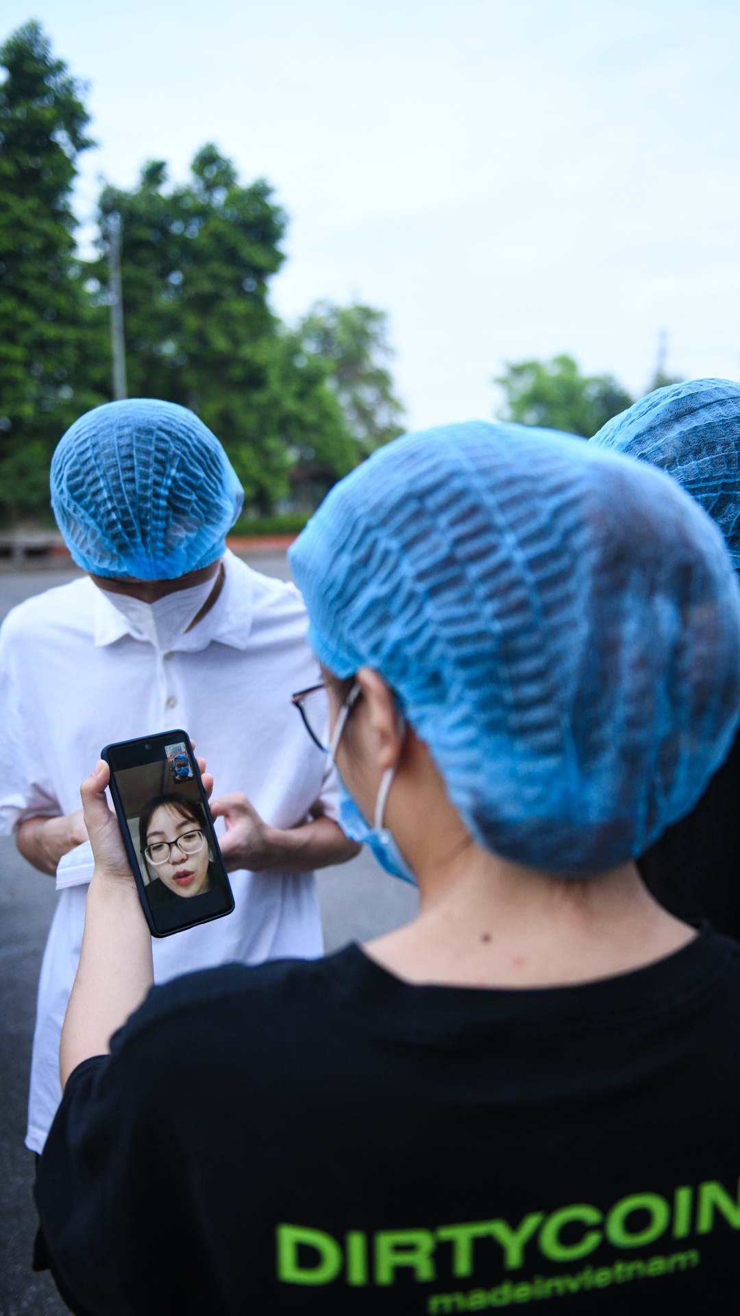 Nữ sinh viên tình nguyện đi chống dịch,   ảnh 14 Nu sinh vien tinh nguyen di chong dich, anh 14