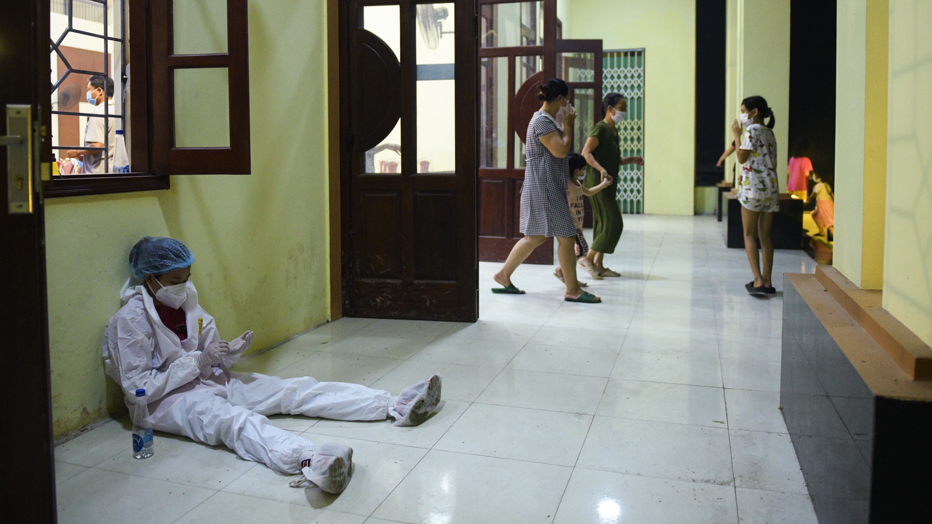 Nữ sinh viên tình nguyện đi chống dịch,   ảnh 37 Nu sinh vien tinh nguyen di chong dich, anh 37
