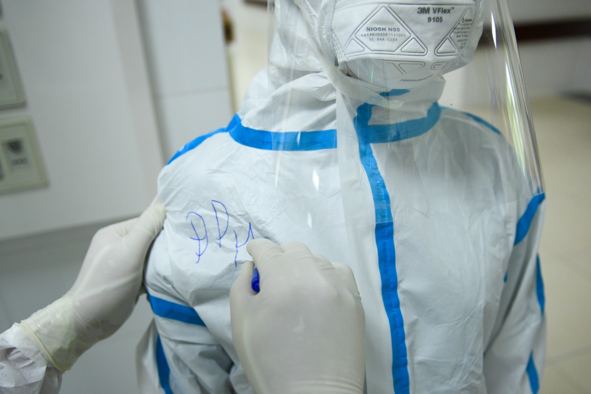 Nhung buc thu cam on tu tam dich,  khu dieu tri benh nhan covid-19 anh 8