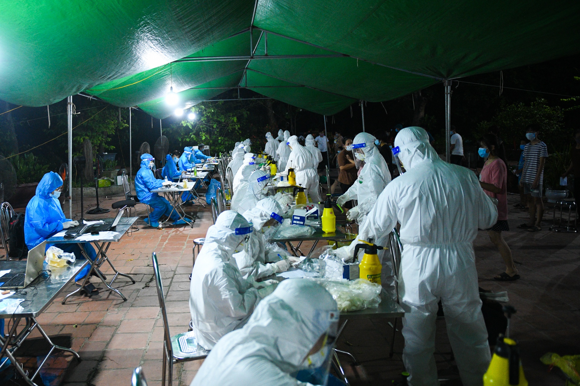 Nhung buc thu cam on tu tam dich,  khu dieu tri benh nhan covid-19 anh 15