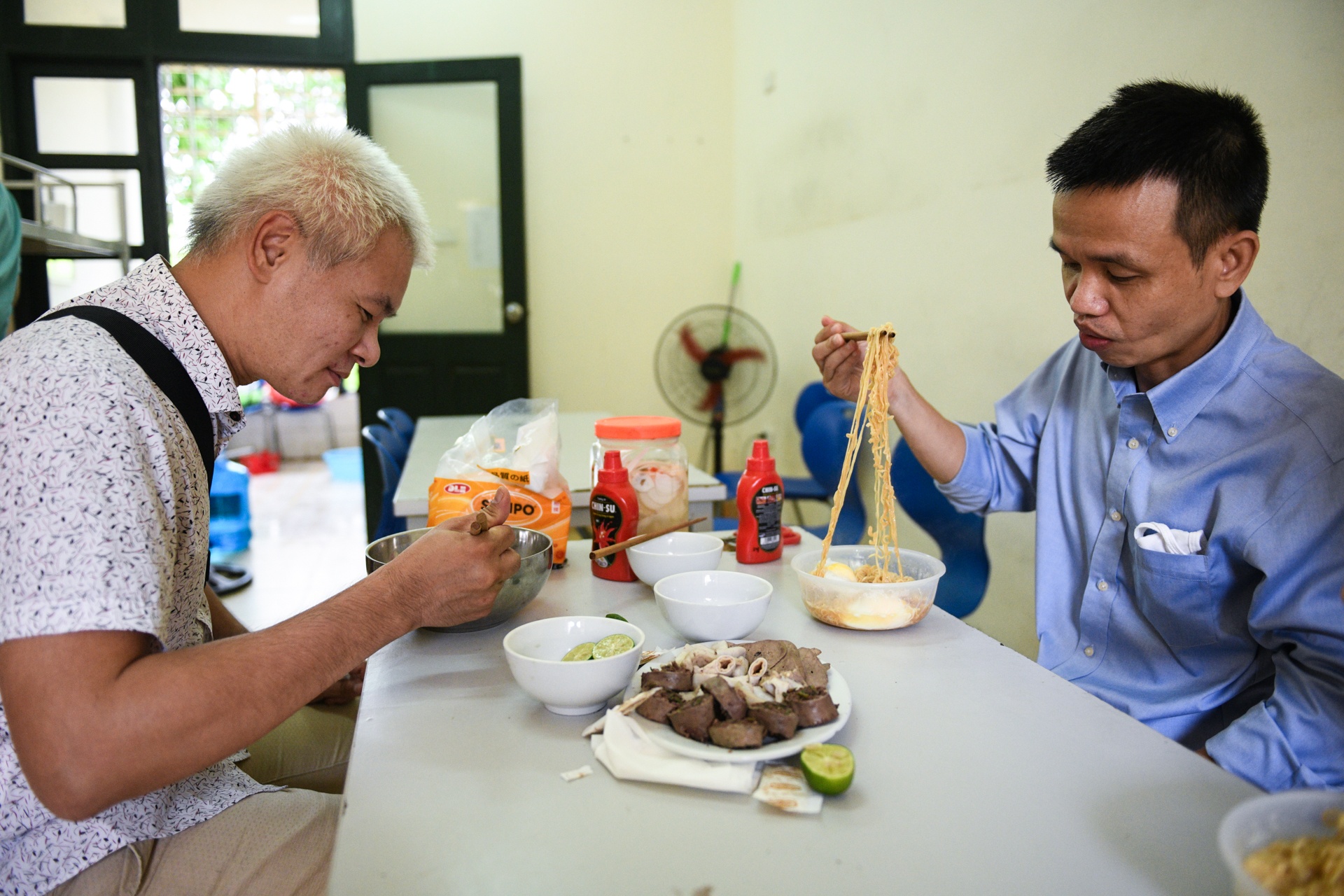 phong vien anh,  anh bao chi,  tac nghiep dich covid-19 anh 9