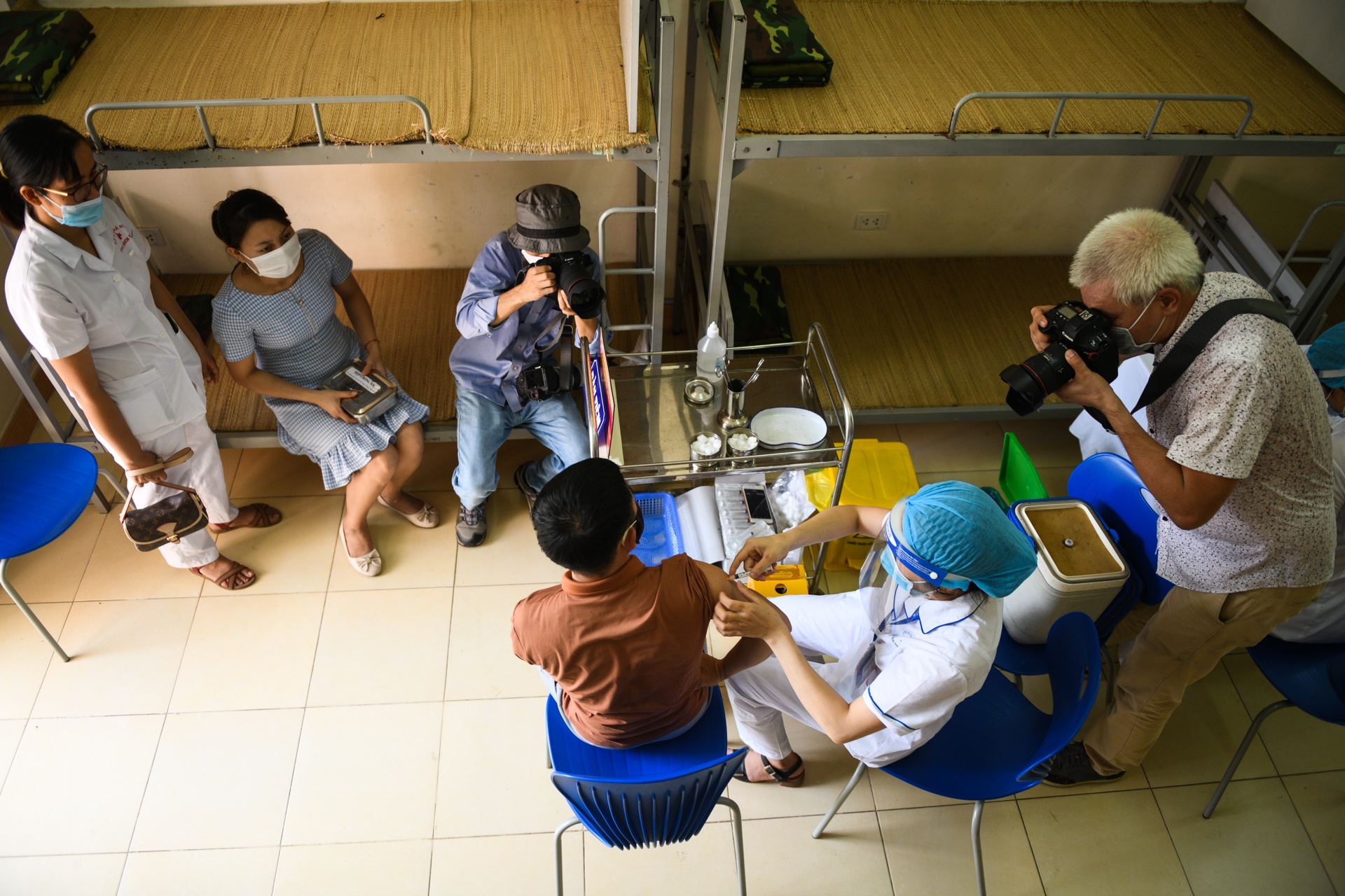 phong vien anh,  anh bao chi,  tac nghiep dich covid-19 anh 6