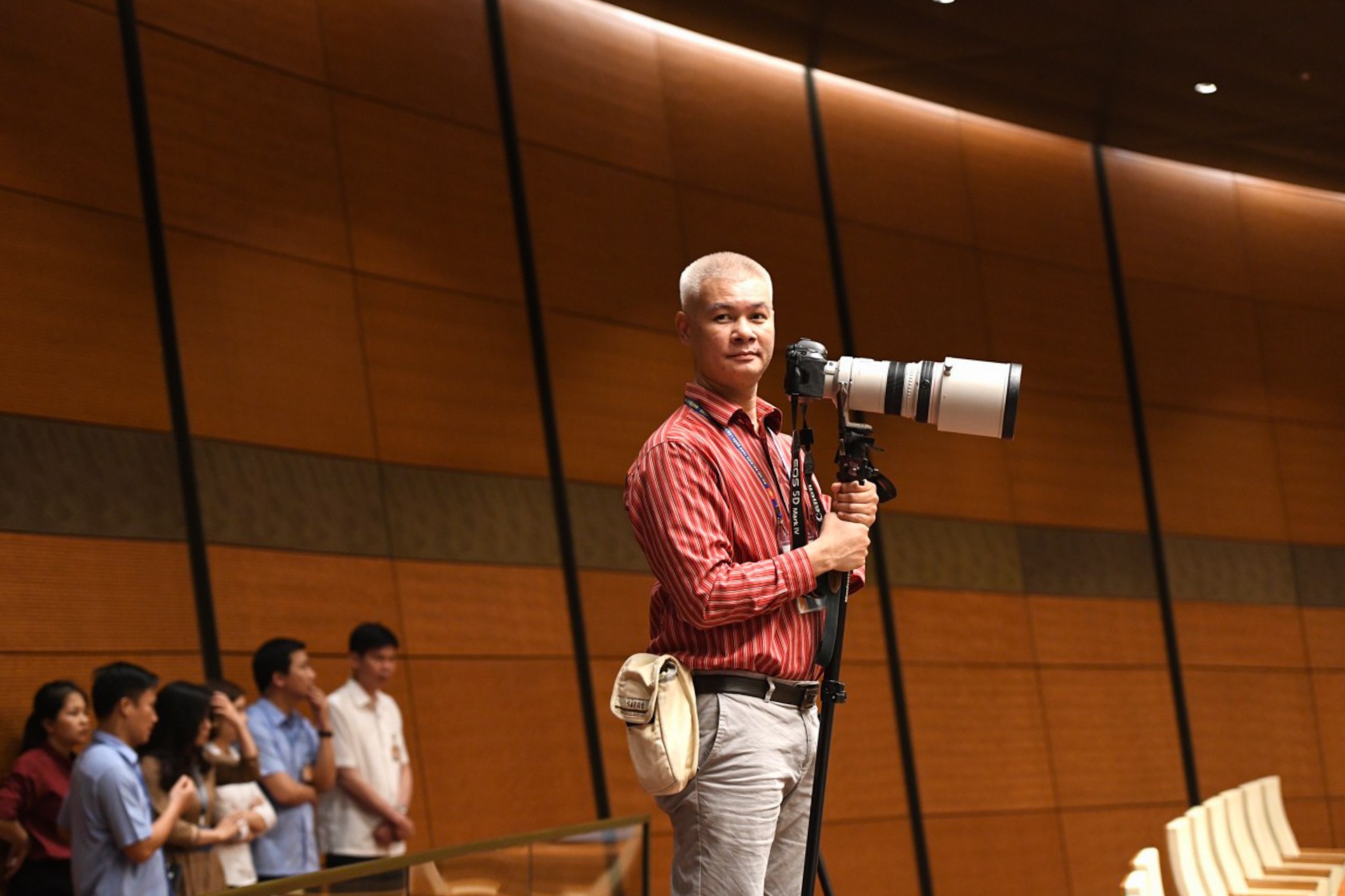 phong vien anh,  anh bao chi,  tac nghiep dich covid-19 anh 13