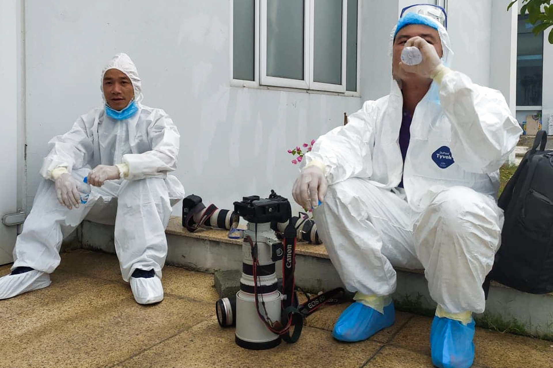 phong vien anh,  anh bao chi,  tac nghiep dich covid-19 anh 7