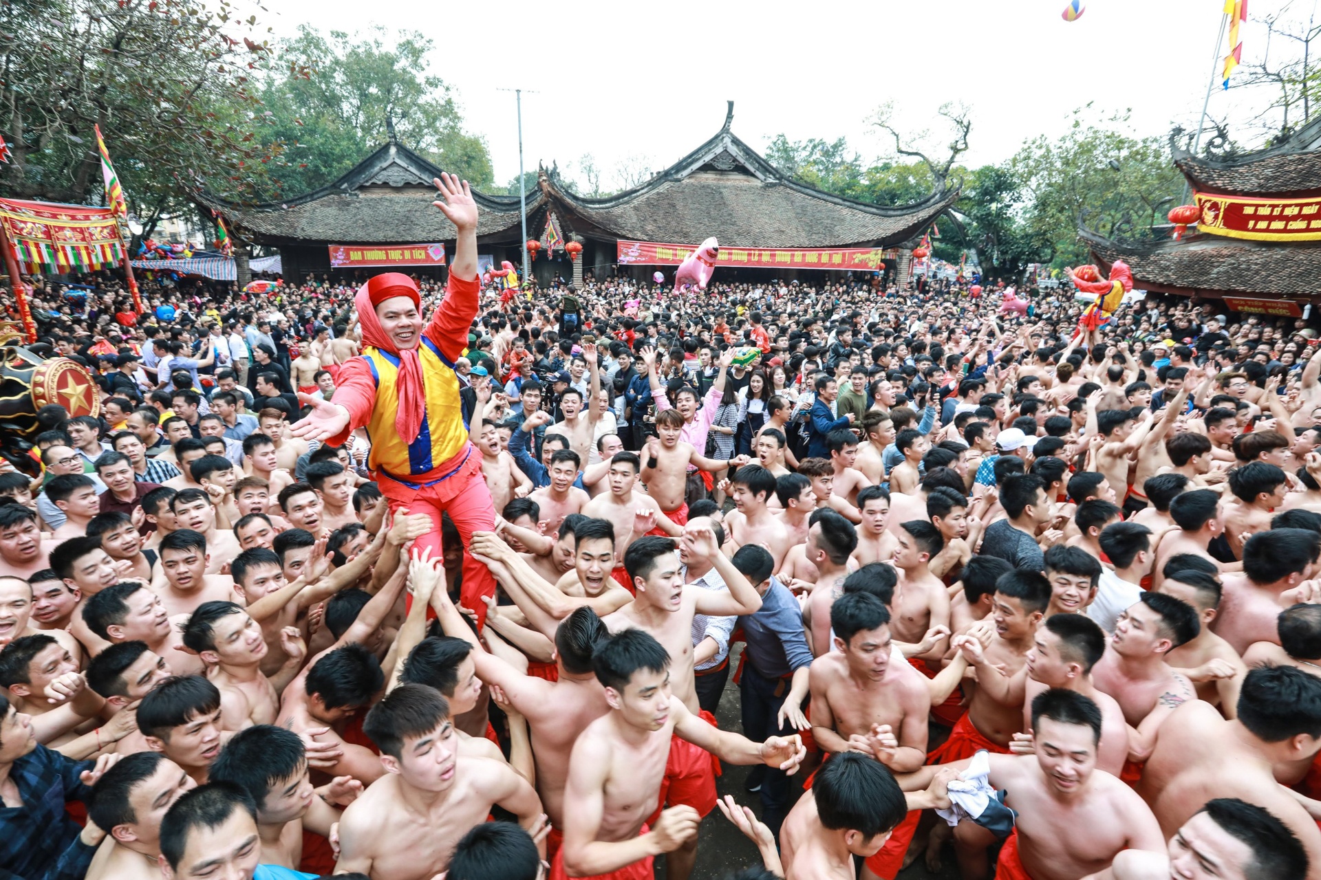 phong vien anh,  anh bao chi,  tac nghiep dich covid-19 anh 25