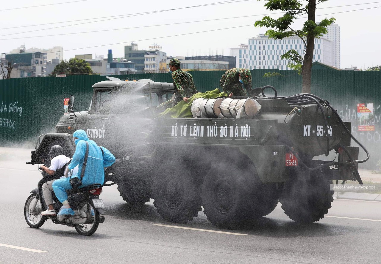 phong vien anh,  anh bao chi,  tac nghiep dich covid-19 anh 4