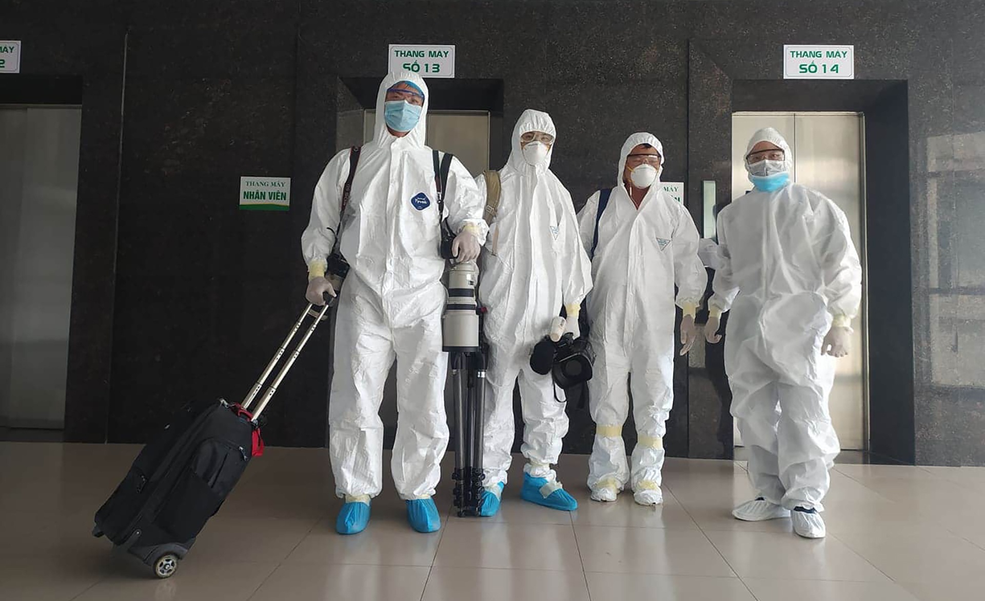 phong vien anh,  anh bao chi,  tac nghiep dich covid-19 anh 5