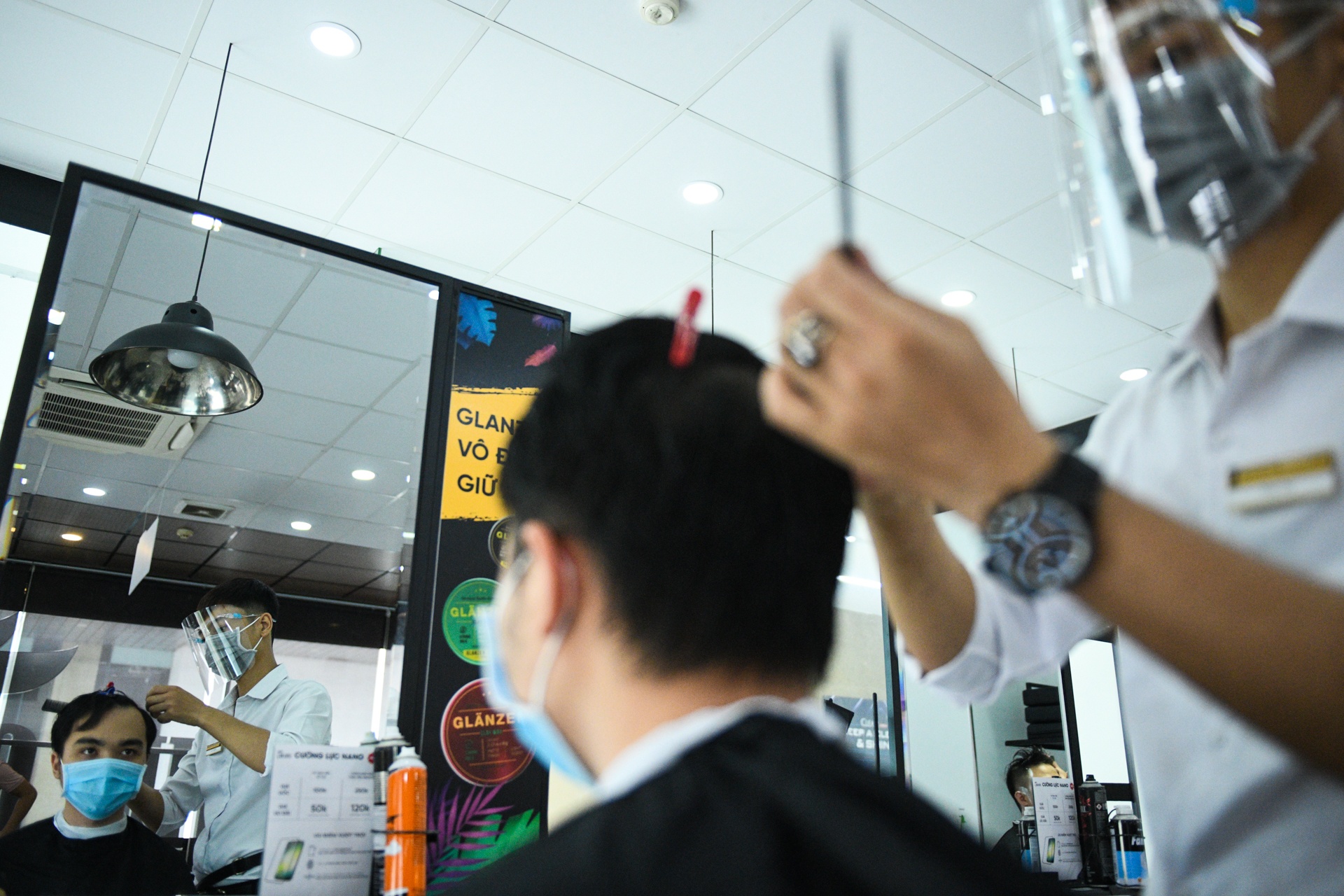 Ha Noi mo cua dich vu,  cat toc goi dau anh 6