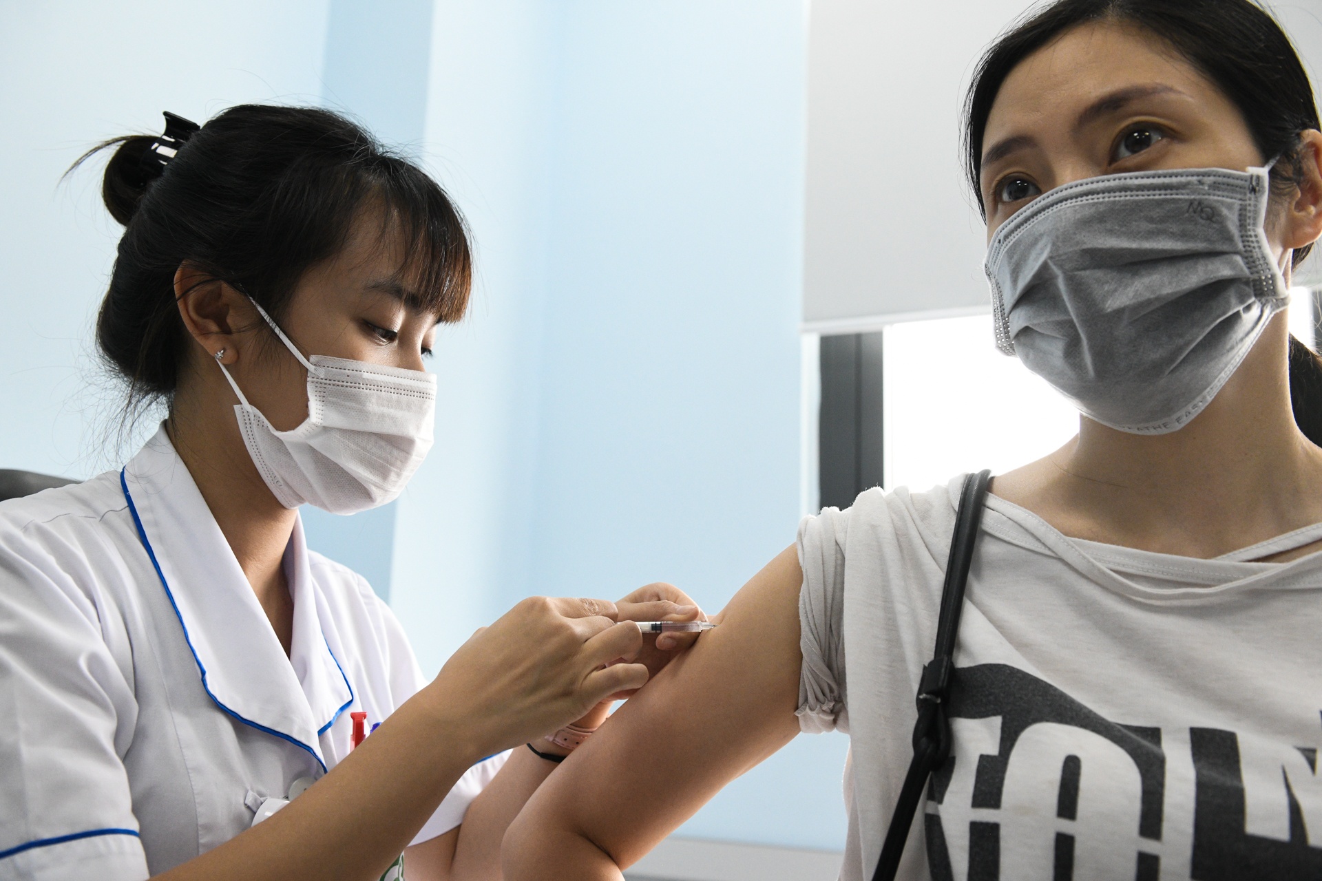 tiêm chủng vaccine covid-19,  bệnh viện Bạch Mai ảnh 5 tiem chung vaccine covid-19,  benh vien Bach Mai anh 5