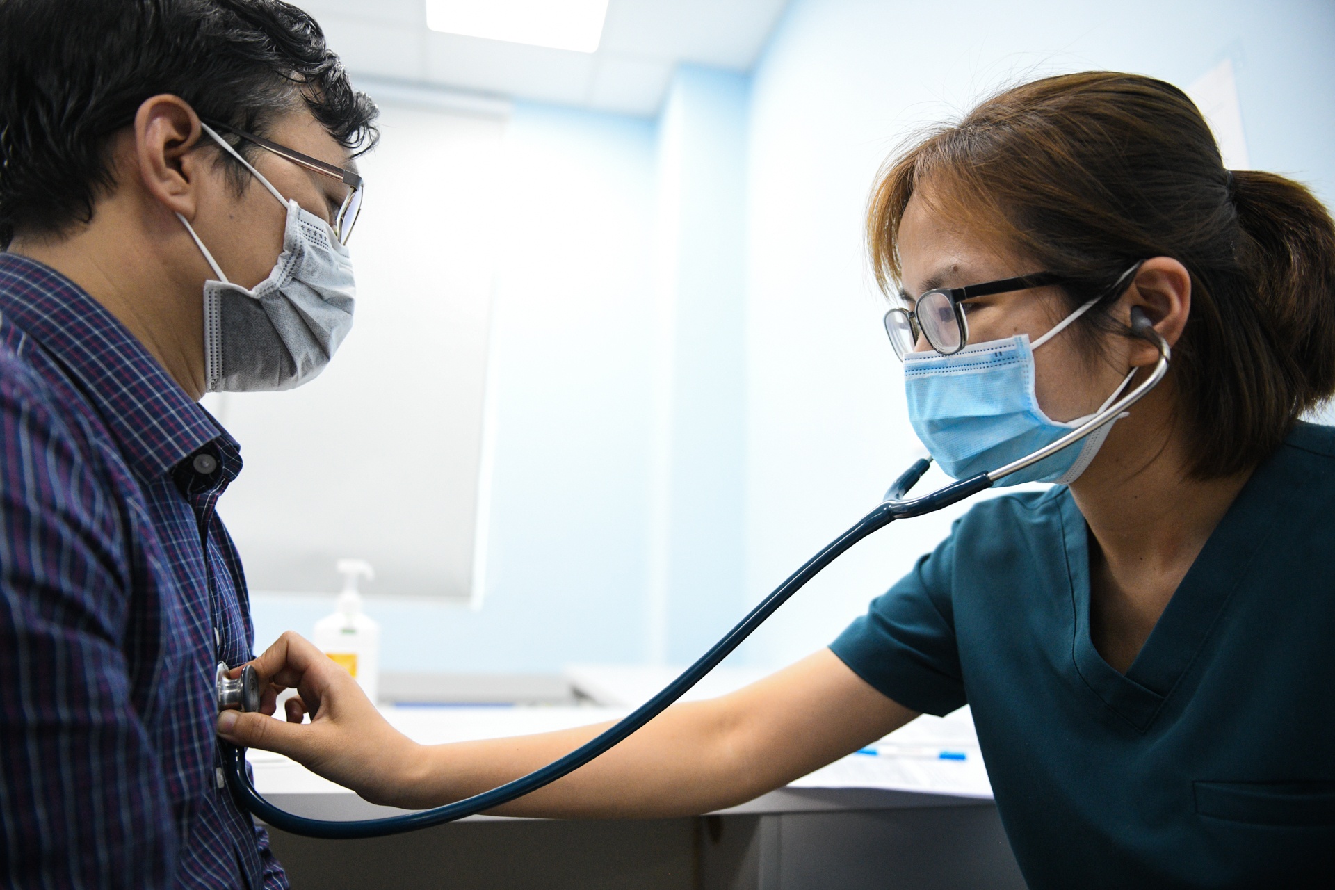tiêm chủng vaccine covid-19,  bệnh viện Bạch Mai ảnh 2 tiem chung vaccine covid-19,  benh vien Bach Mai anh 2