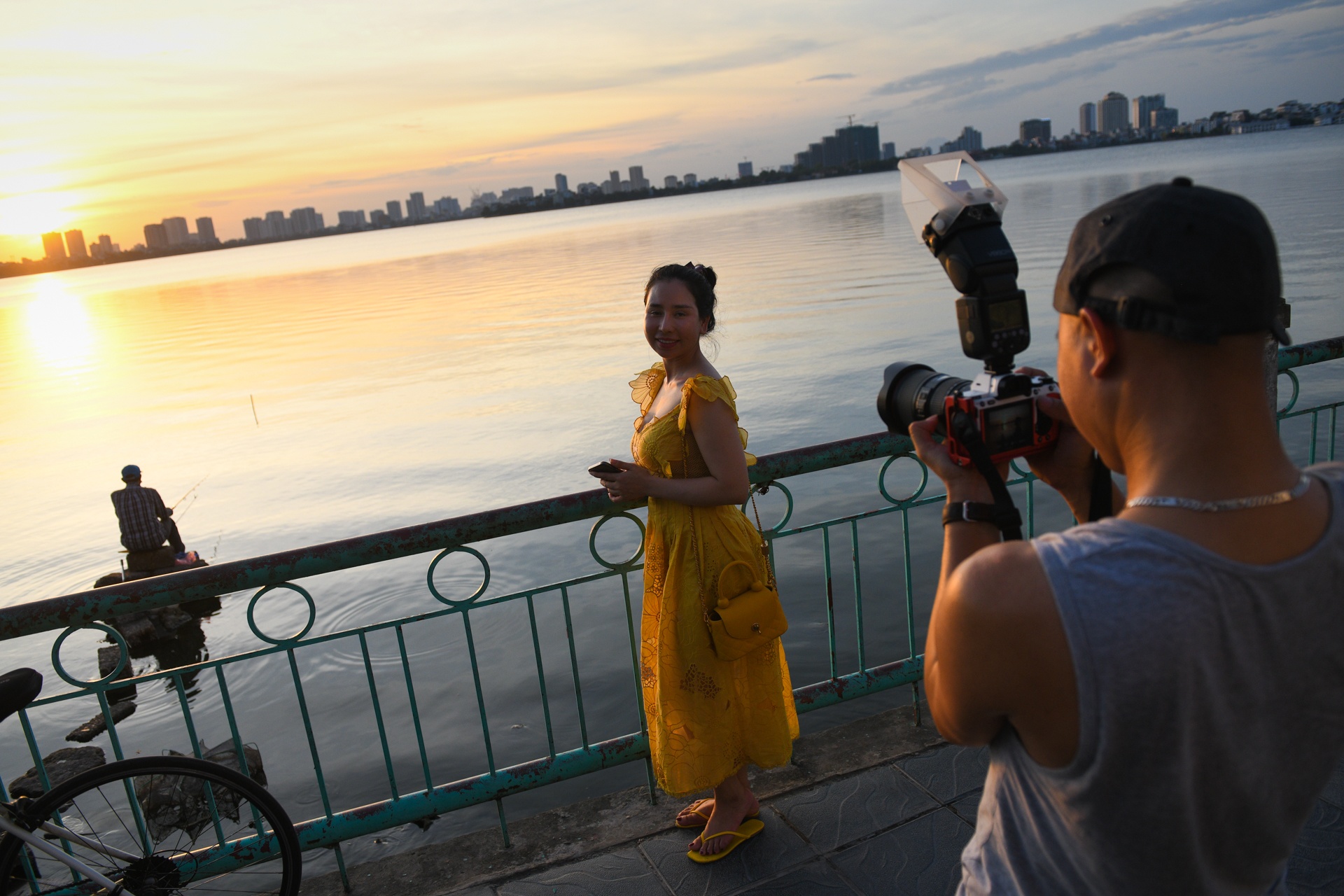 Ho Tay dong nghet nguoi,  dap xe ho tay anh 3