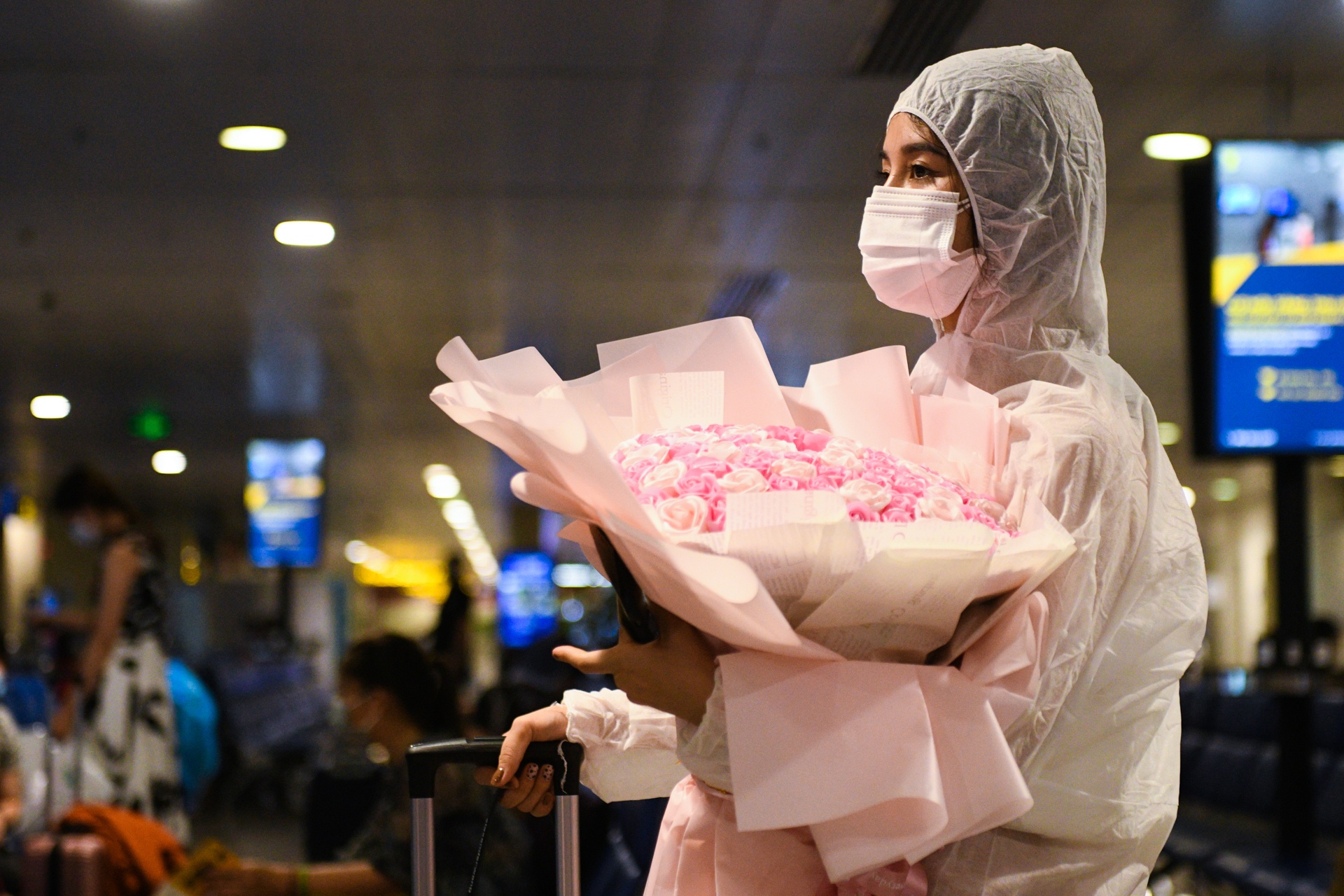 san bay Tan Son Nhat,  dich benh bung phat anh 8