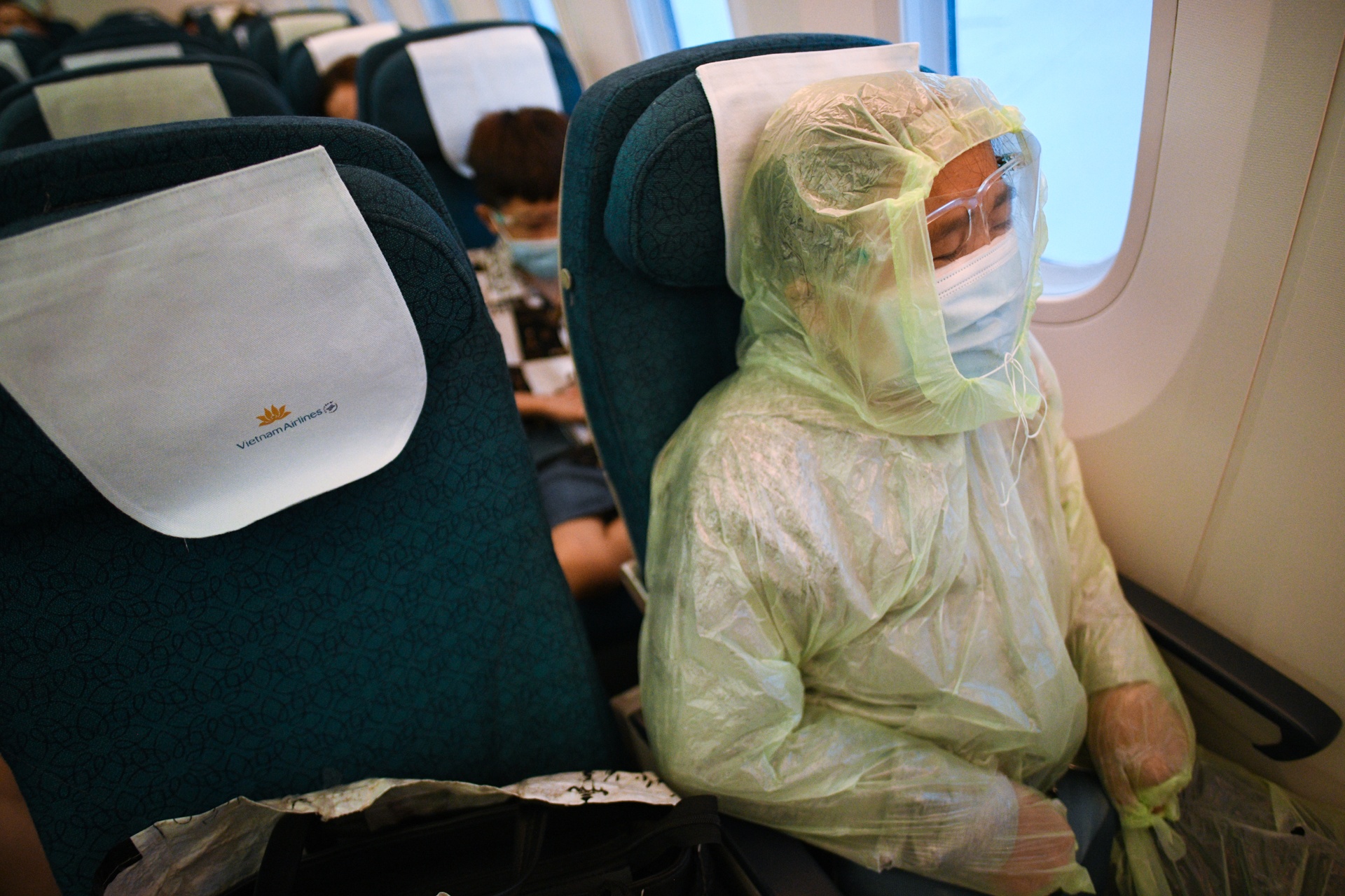 san bay Tan Son Nhat,  dich benh bung phat anh 10