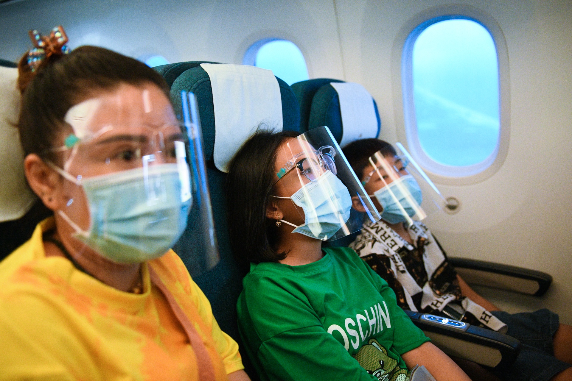 san bay Tan Son Nhat,  dich benh bung phat anh 11