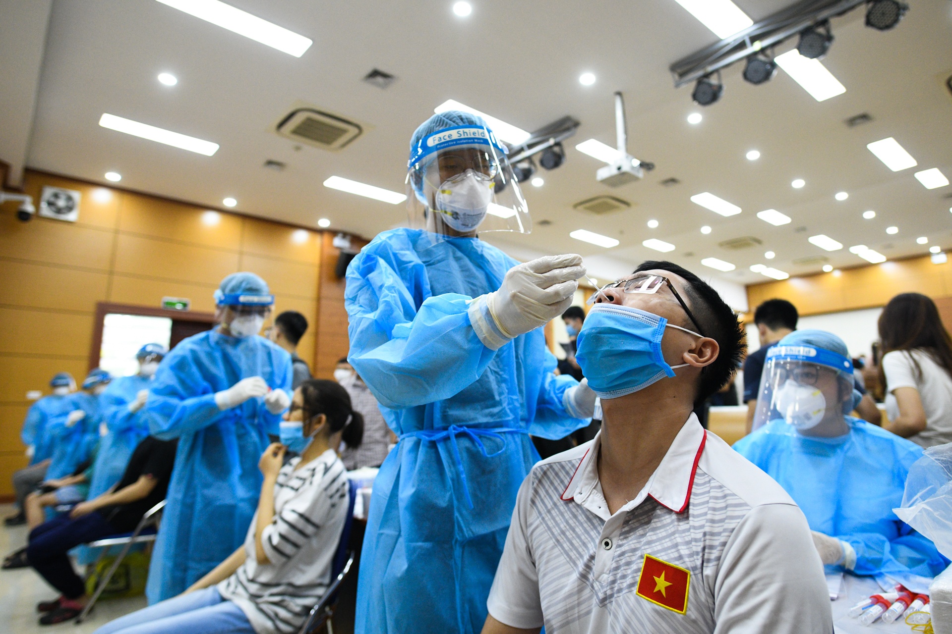 sinh viên Đại học Y,  chi viện Bình Dương,  dịch bệnh bùng phát ảnh 12 sinh vien Dai hoc Y,  chi vien Binh Duong,  dich benh bung phat anh 12