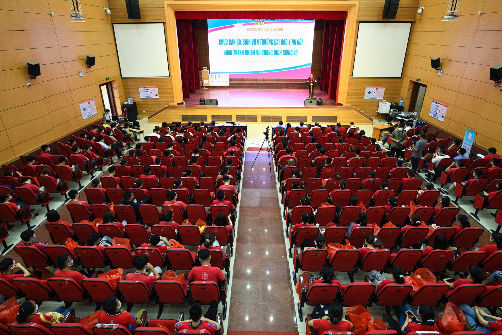 sinh viên Đại học Y,  chi viện Bình Dương,  dịch bệnh bùng phát ảnh 9 sinh vien Dai hoc Y,  chi vien Binh Duong,  dich benh bung phat anh 9