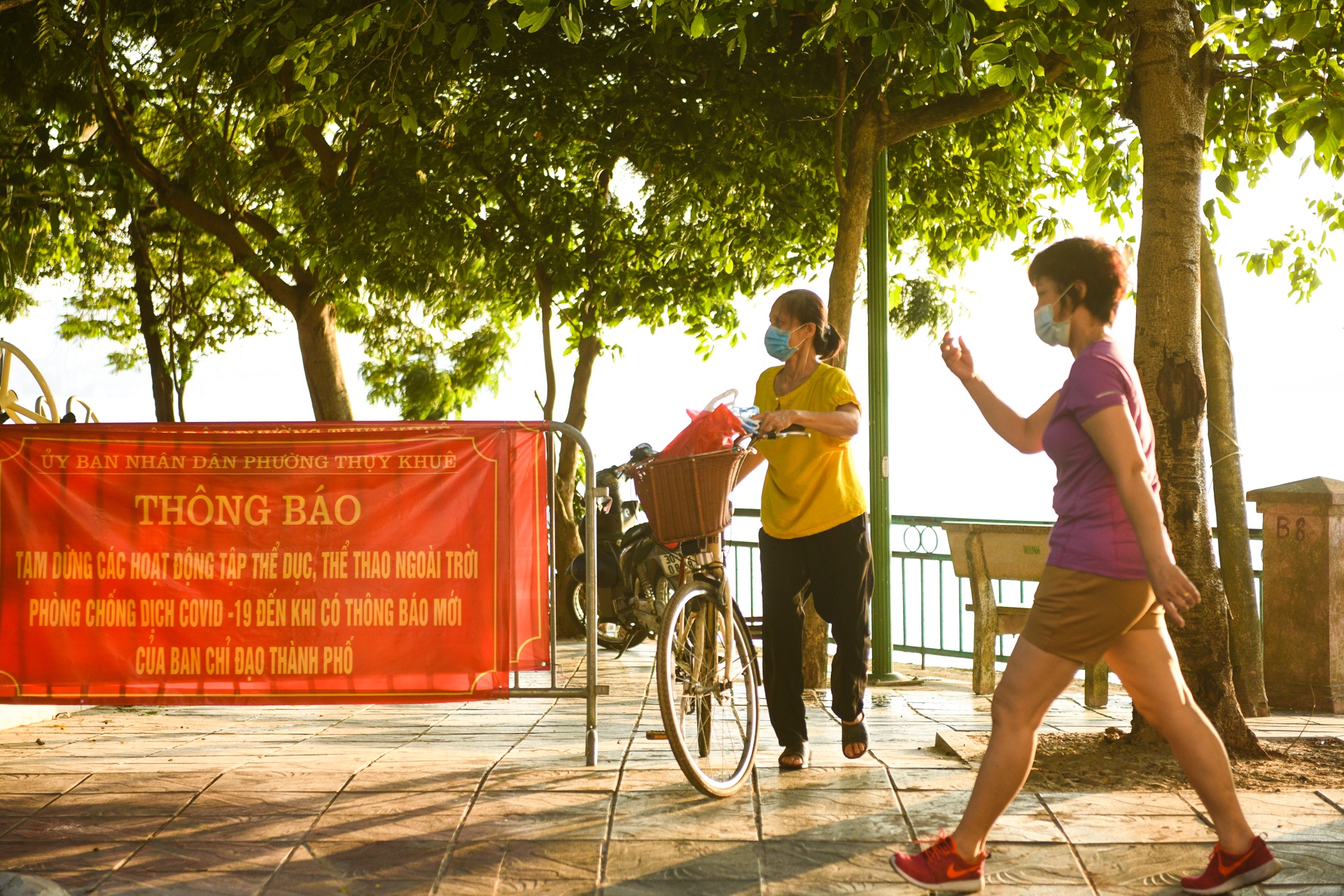 Nguoi dan tap the duc,  Ho Tay dong nguoi,  tap the duc sang som anh 3