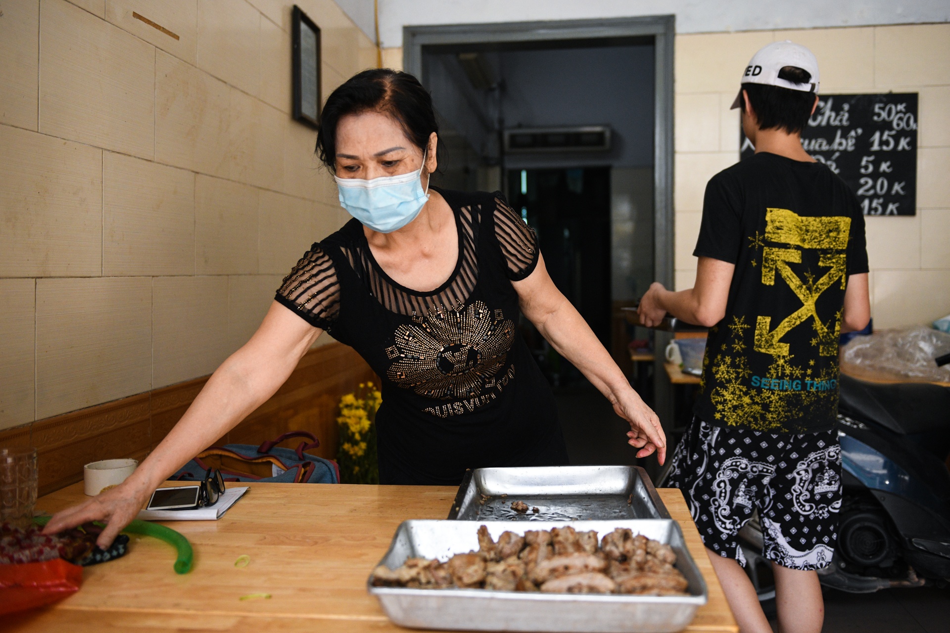 Bun cha Ha Noi,  kinh doanh mua dich,  ban mang ve anh 7