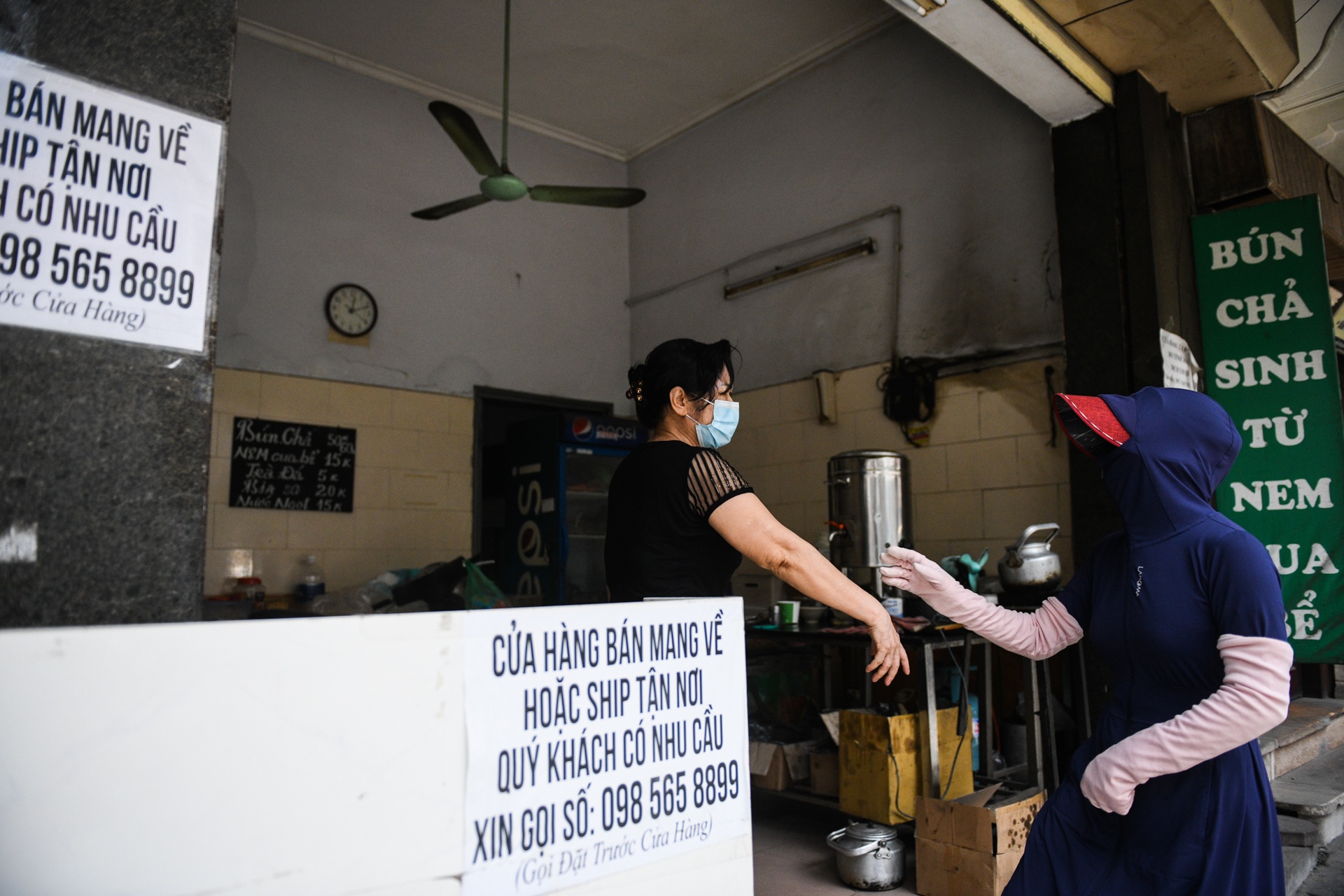 Bun cha Ha Noi,  kinh doanh mua dich,  ban mang ve anh 6