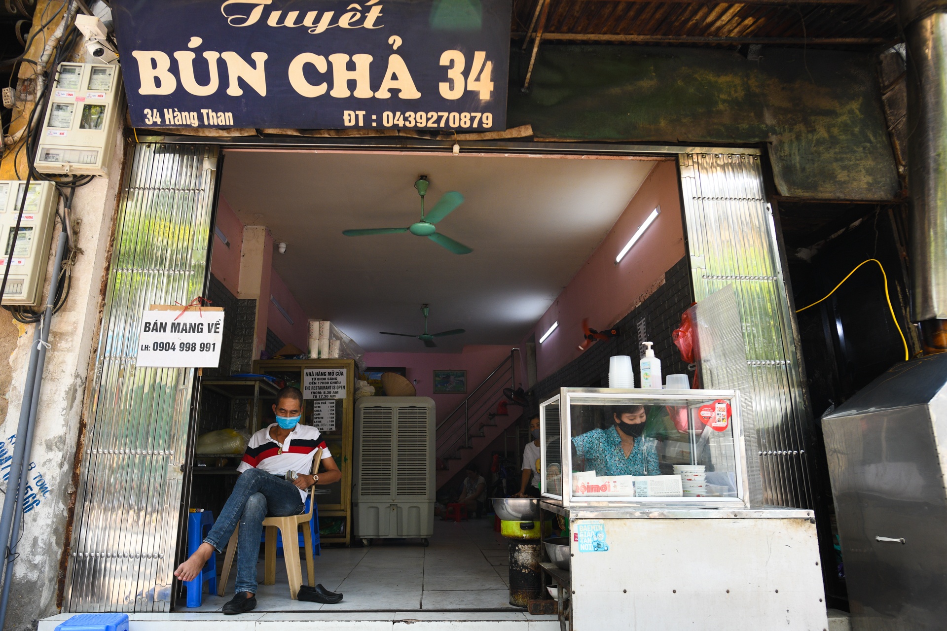 Bun cha Ha Noi,  kinh doanh mua dich,  ban mang ve anh 3