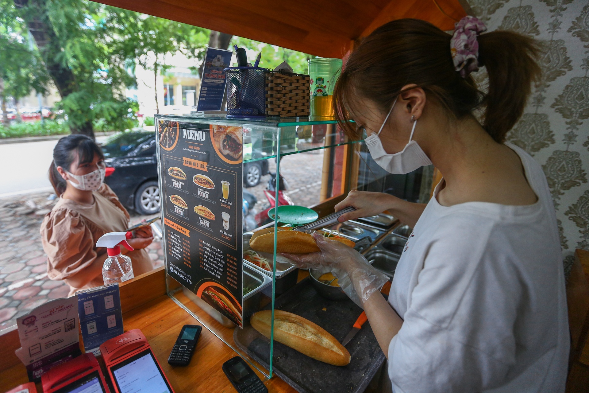 cac cua tiem banh mi,  kinh doanh trong mua dich anh 9