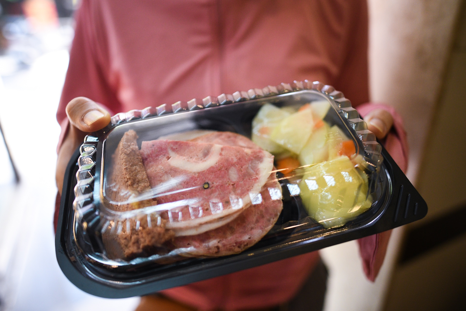 cac cua tiem banh mi,  kinh doanh trong mua dich anh 6