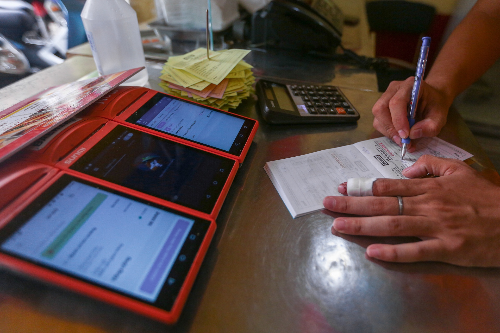 cac cua tiem banh mi,  kinh doanh trong mua dich anh 8