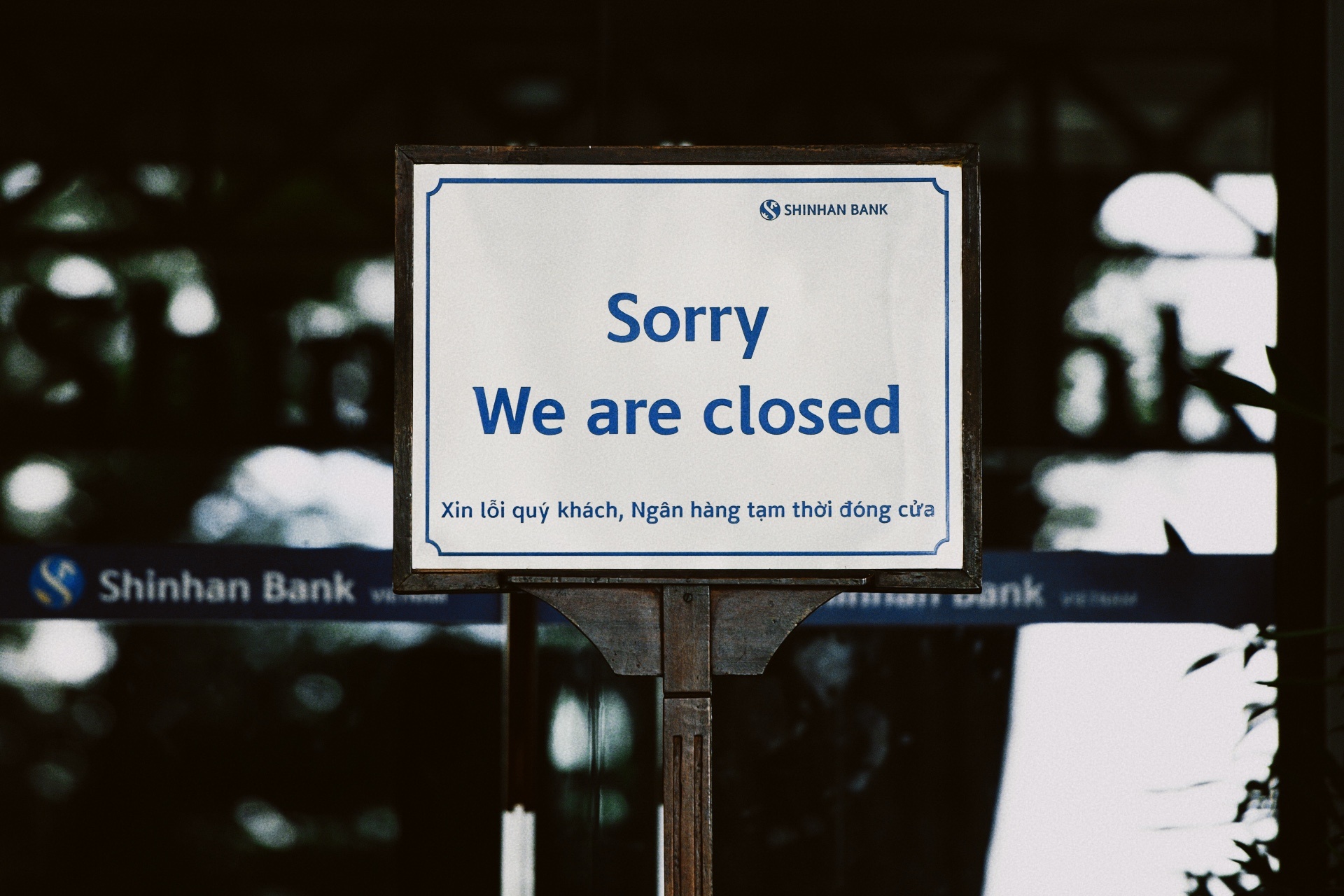 Ha Noi vang lang,  chi thi 16,  gian cach xa hoi anh 7