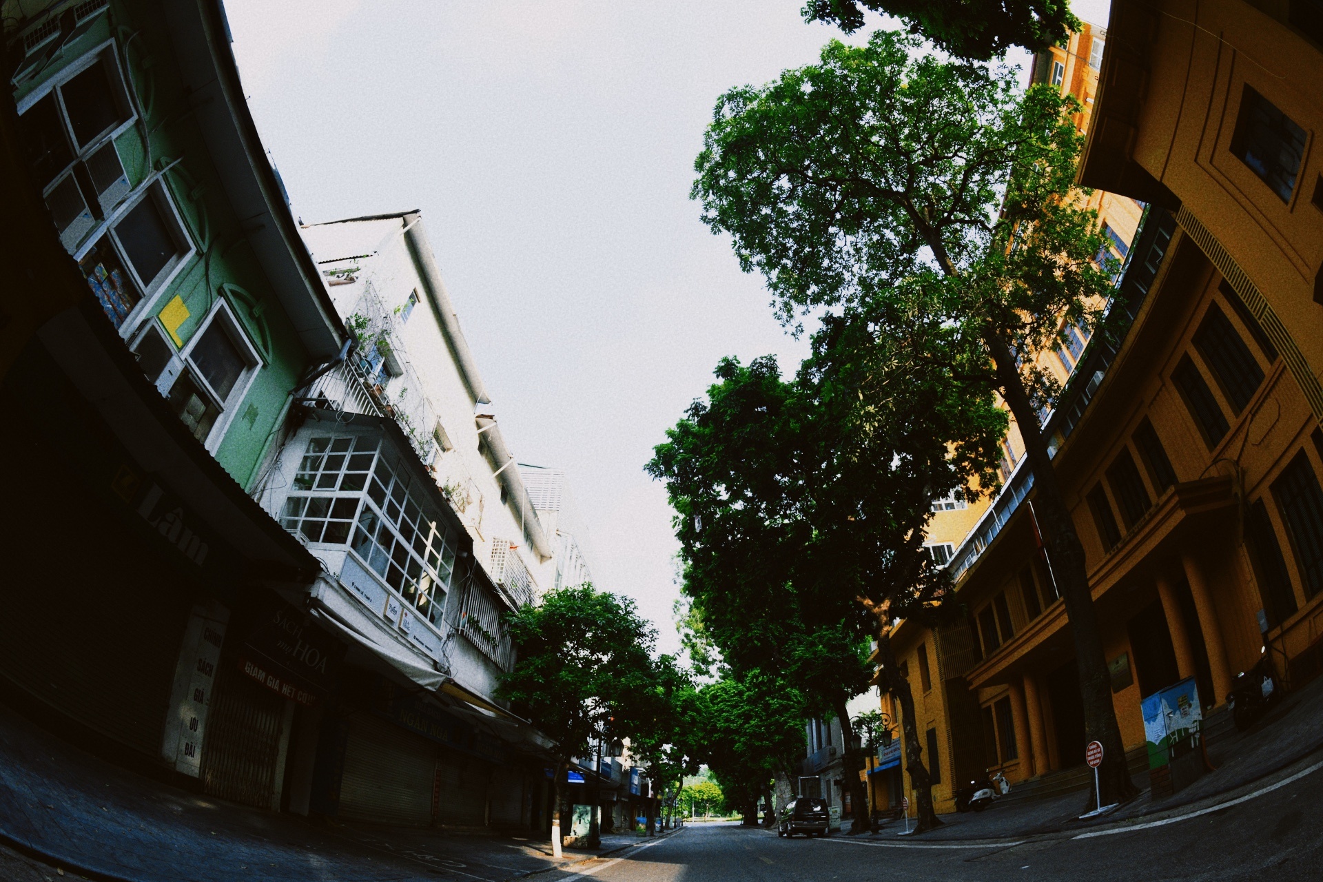 Ha Noi vang lang,  chi thi 16,  gian cach xa hoi anh 2