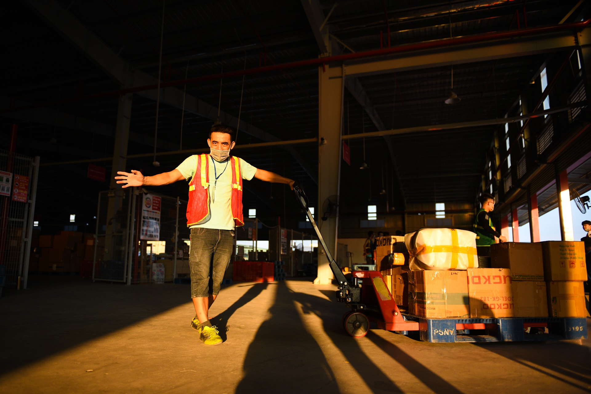 huong dan vien du lich,  anh huong dich covid-19 anh 25