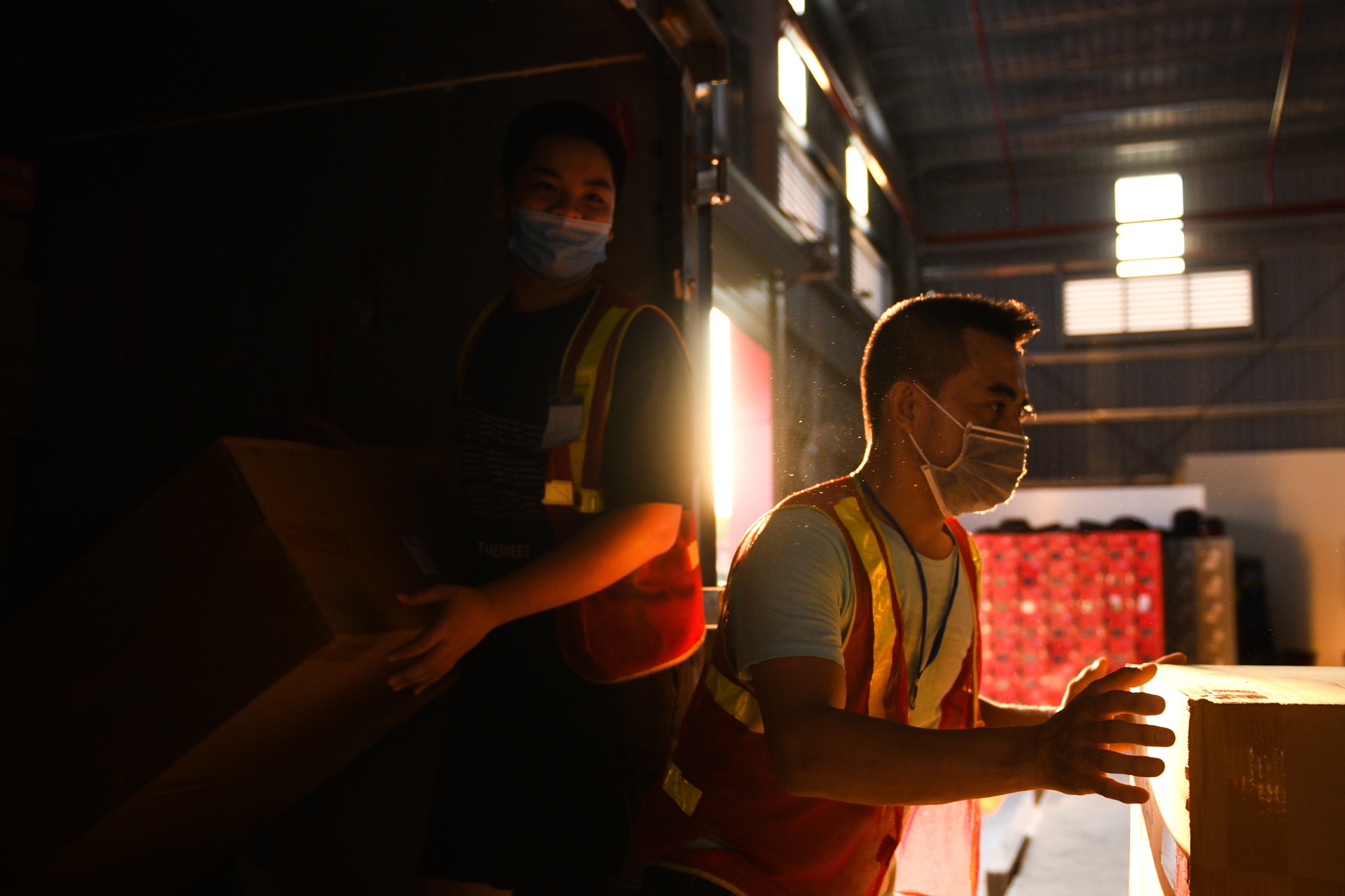 huong dan vien du lich,  anh huong dich covid-19 anh 24