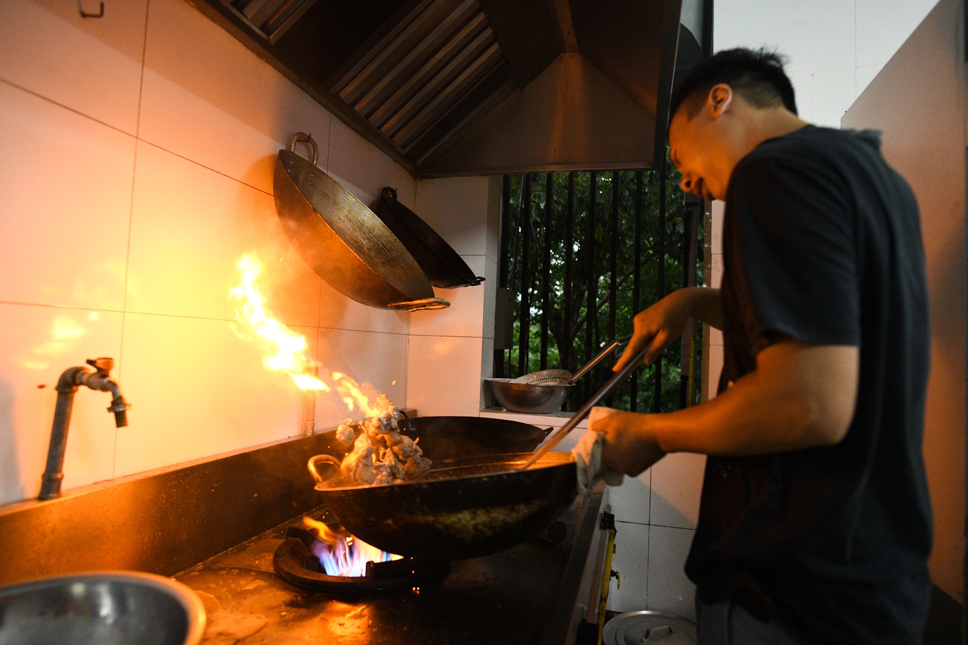 huong dan vien du lich,  anh huong dich covid-19 anh 35