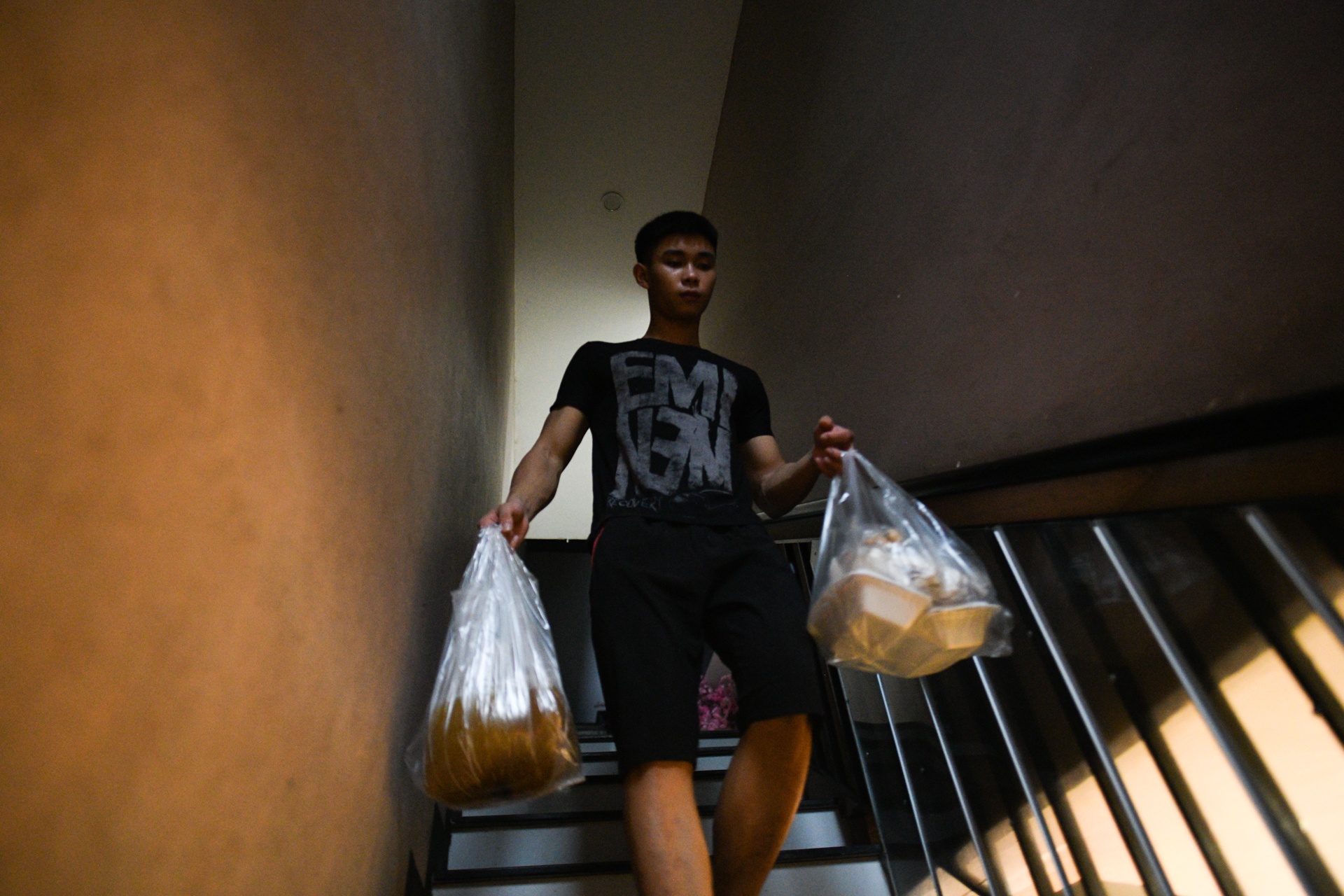 huong dan vien du lich,  anh huong dich covid-19 anh 33