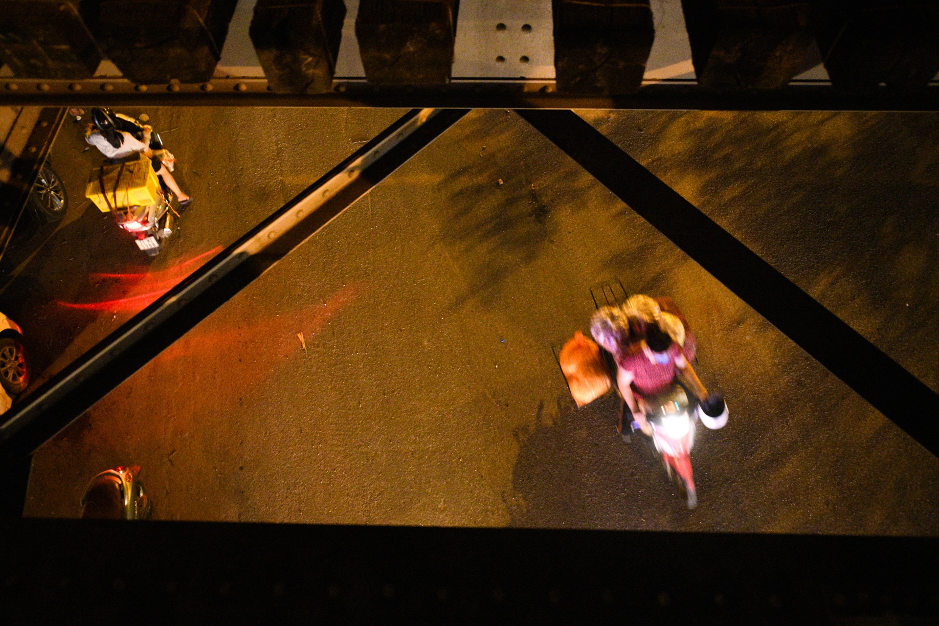 cho Long Bien,  khu vuc phong toa anh 6