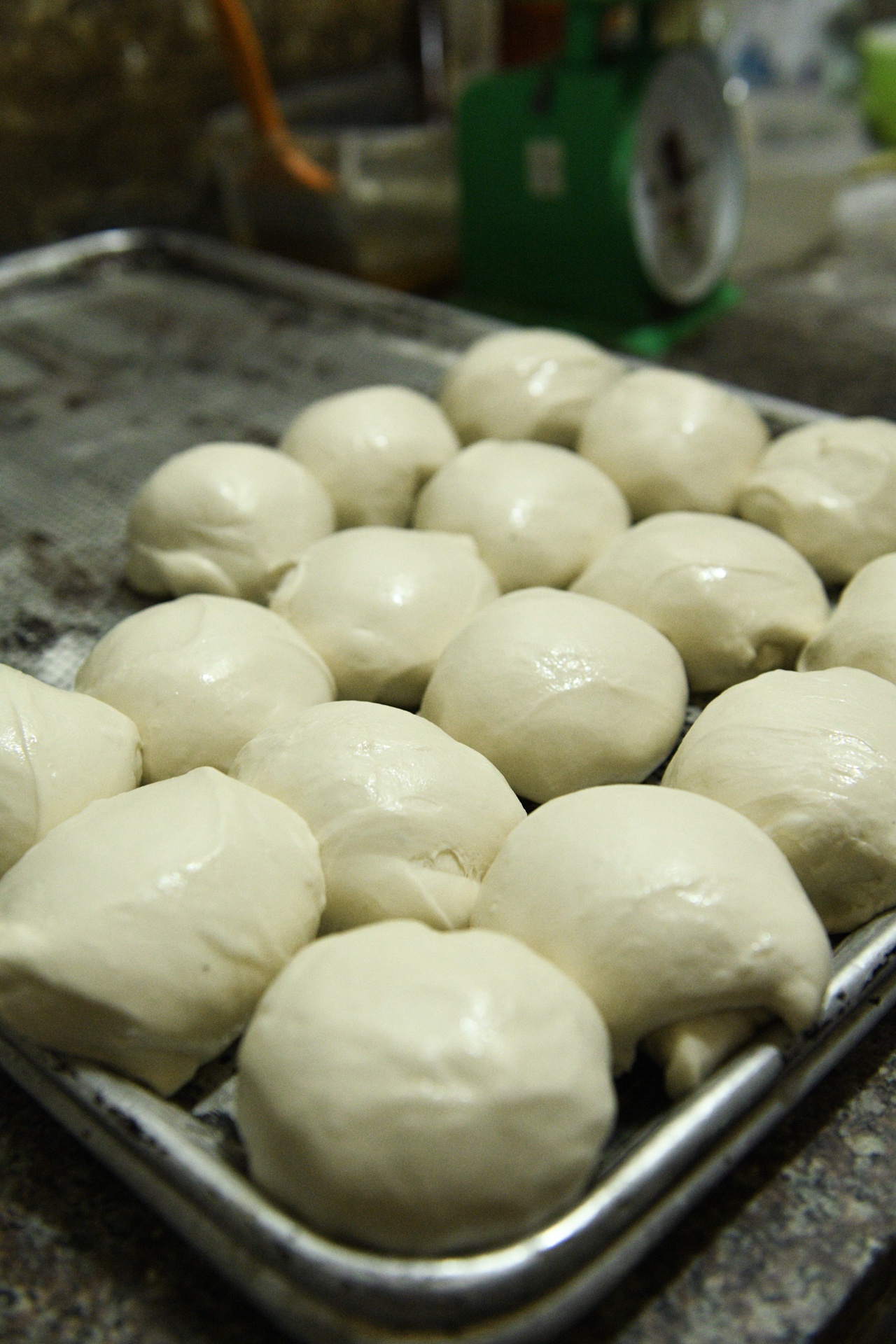 tiem banh mi Ha Noi,  gian cach xa hoi anh 6