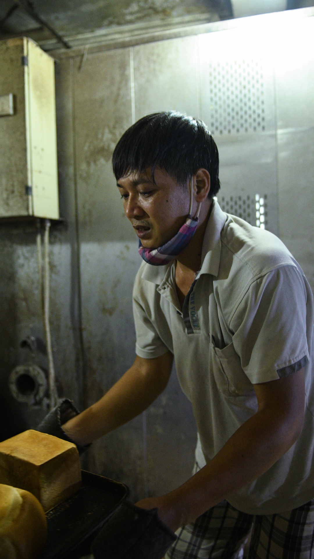 tiem banh mi Ha Noi,  gian cach xa hoi anh 16