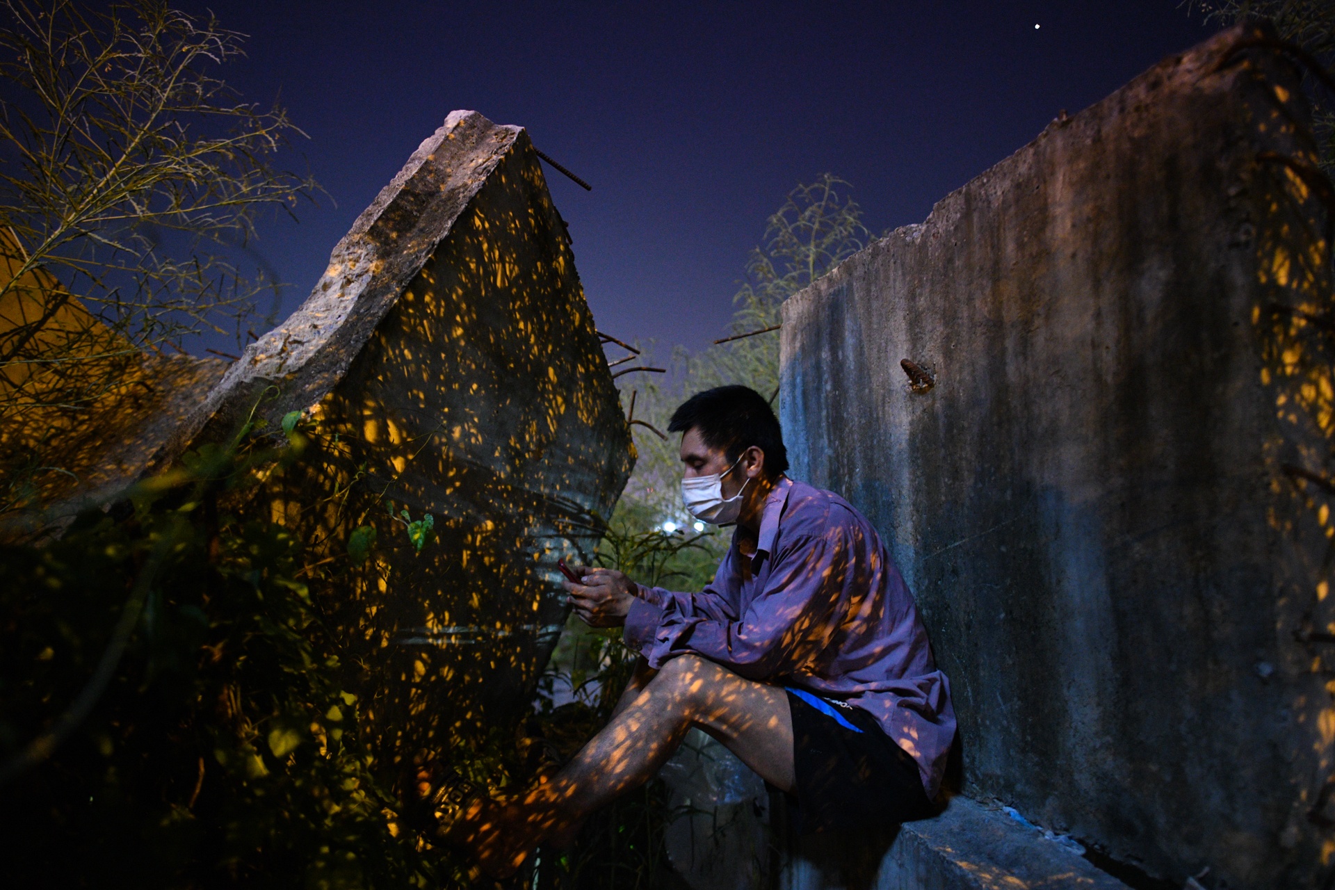 Lao dong mac ket lai Ha Noi,  Ha Noi gian cach anh 2