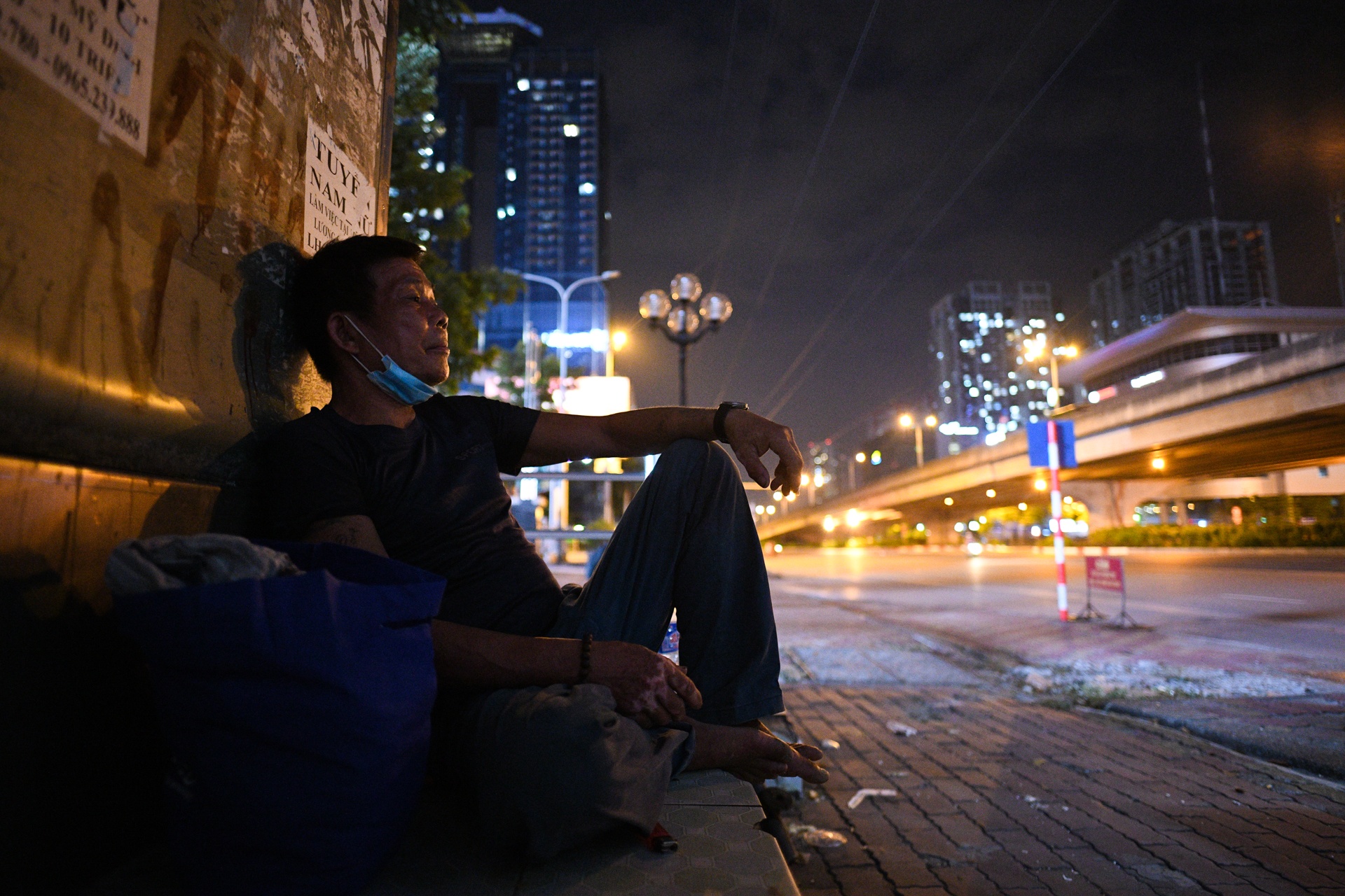 Lao dong mac ket lai Ha Noi,  Ha Noi gian cach anh 8