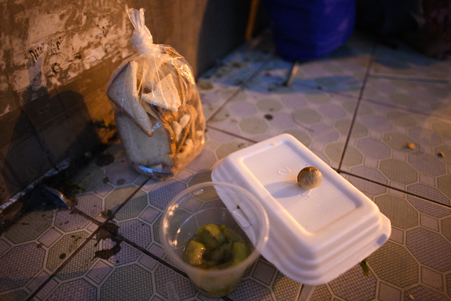 Lao dong mac ket lai Ha Noi,  Ha Noi gian cach anh 9