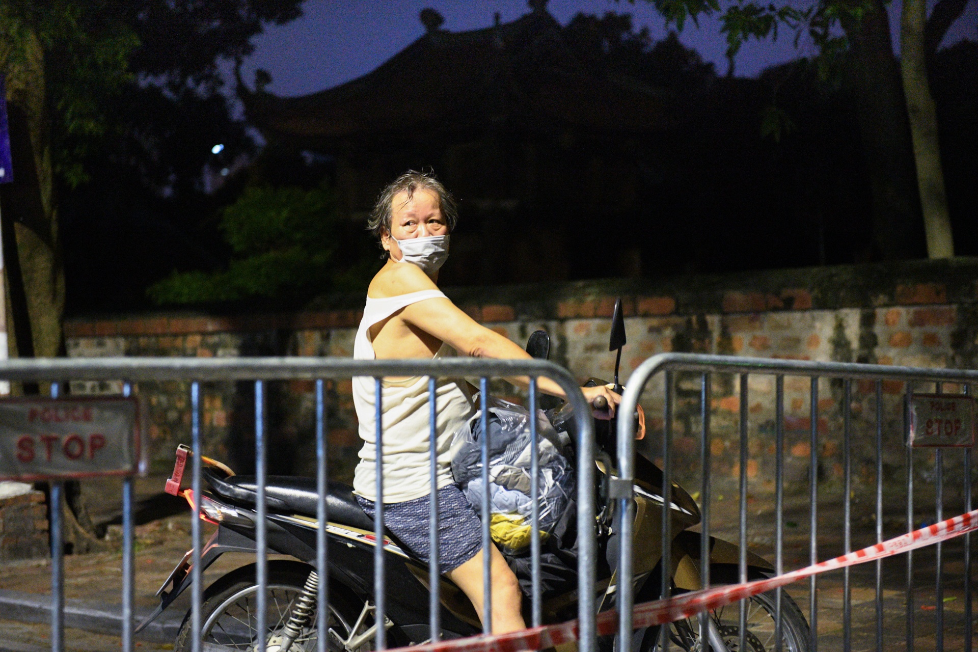 phong toa phuong Van Chuong,  dich covid-19 anh 5