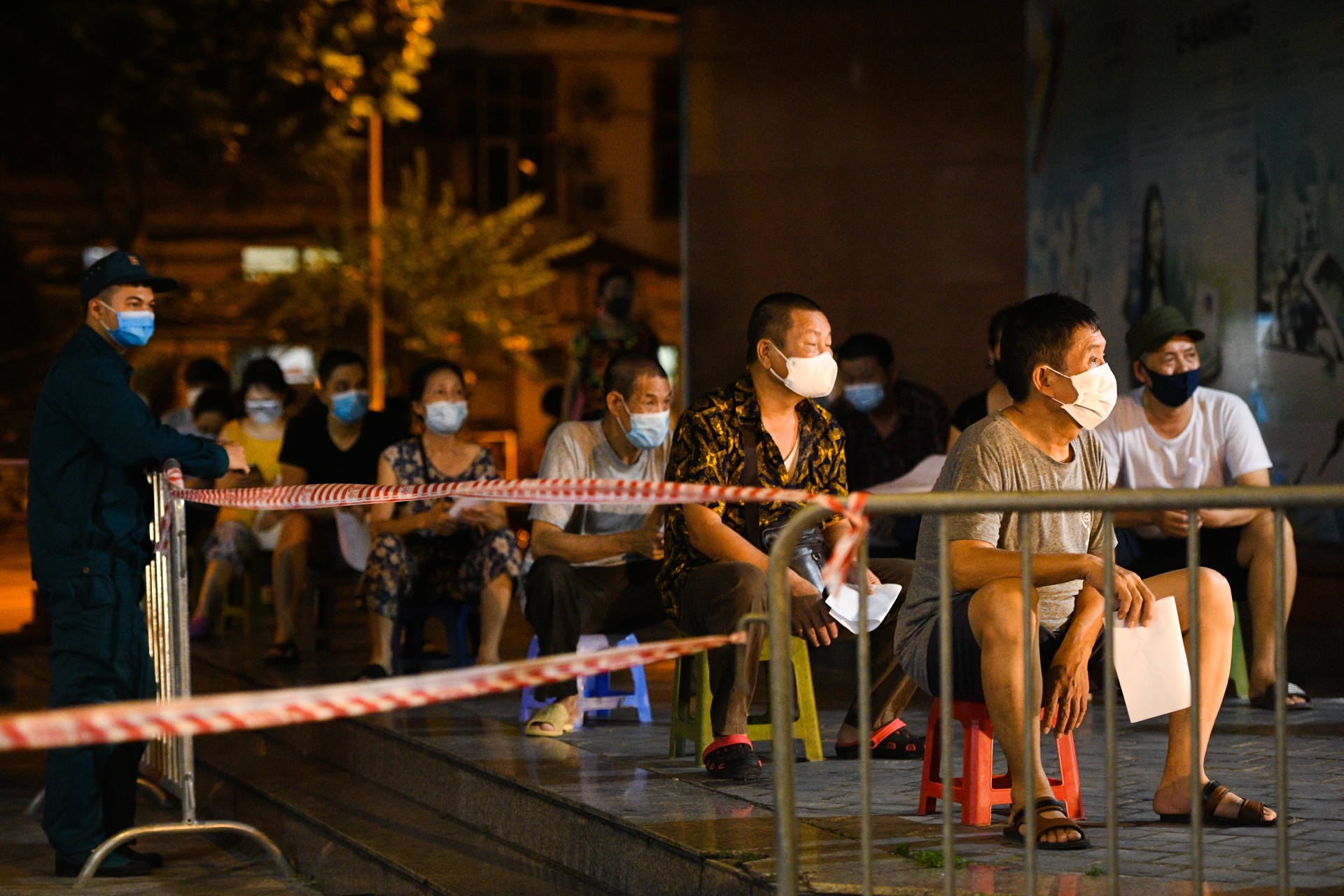 phong toa phuong Van Chuong,  dich covid-19 anh 10