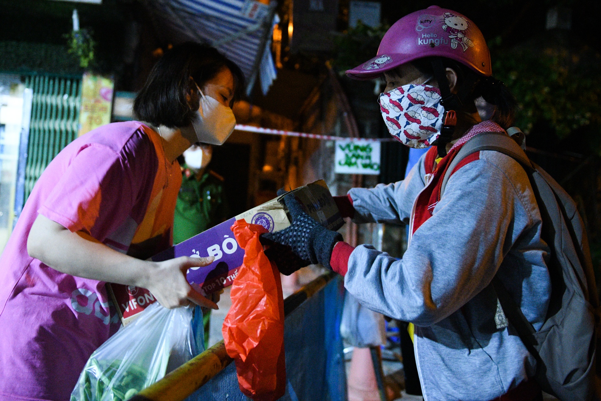 phong toa phuong Van Chuong,  dich covid-19 anh 3