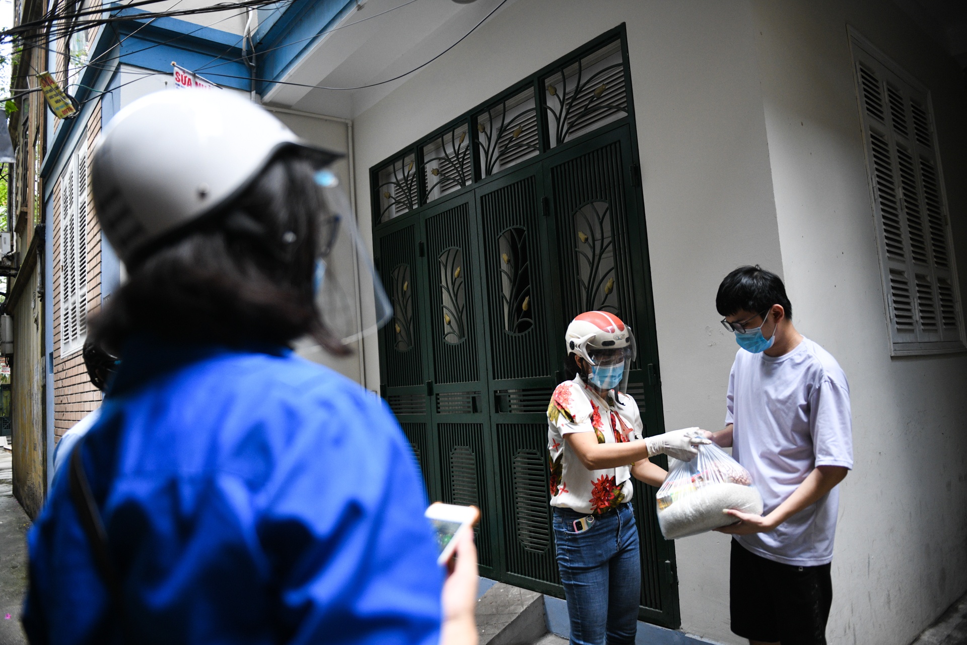 Sinh viên mắc kẹt, Hà Nội giãn cách, cứu trợ sinh viên, cứu trợ mùa dịch ảnh 27 Sinh vien mac ket, Ha Noi gian cach, cuu tro sinh vien, cuu tro mua dich anh 27