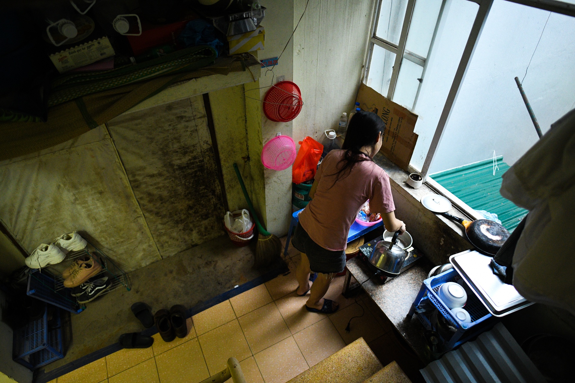 Sinh vien mac ket,  Ha Noi gian cach,  cuu tro sinh vien,  cuu tro mua dich anh 34