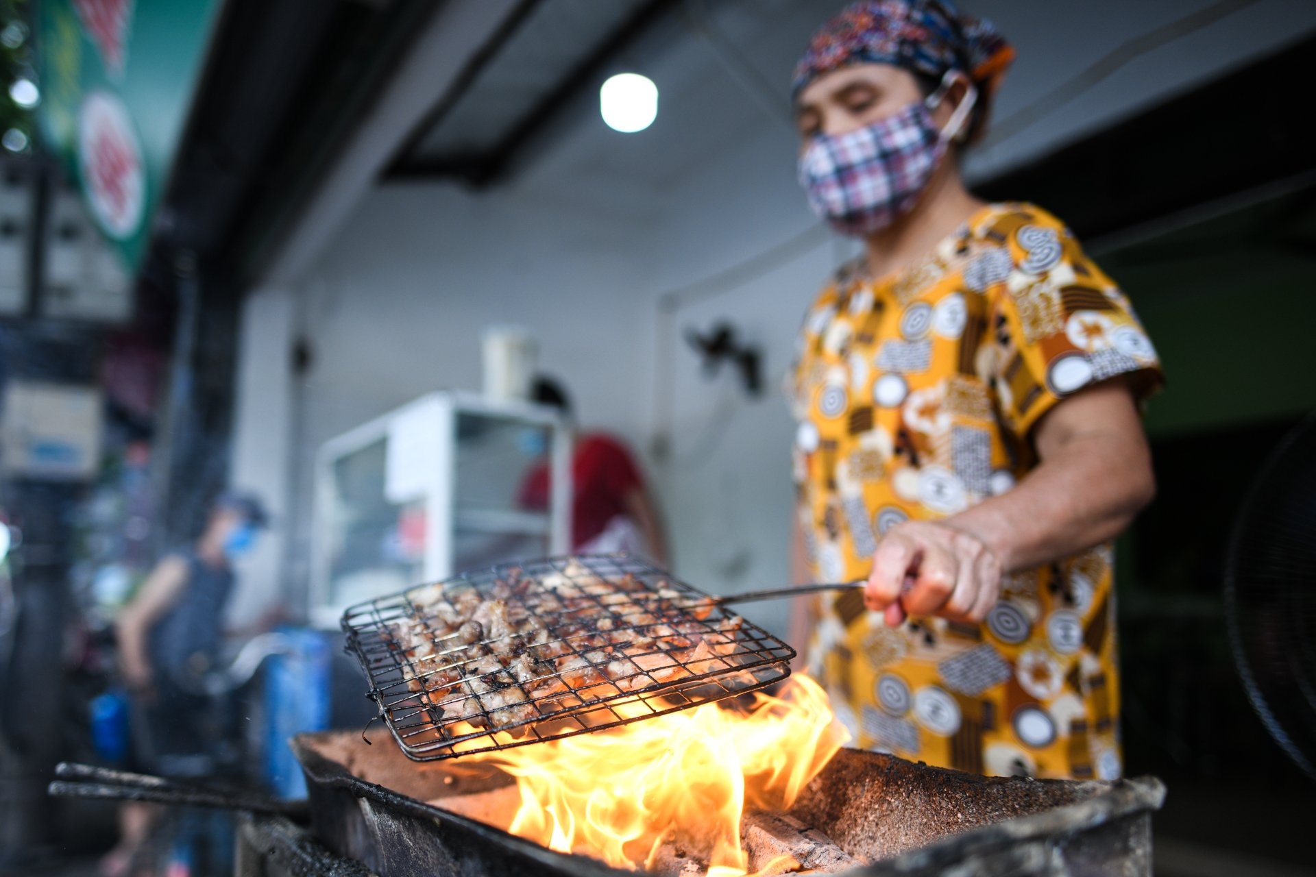 hang an hoat dong tro lai,  quan bun dau ban hang tram suat anh 5