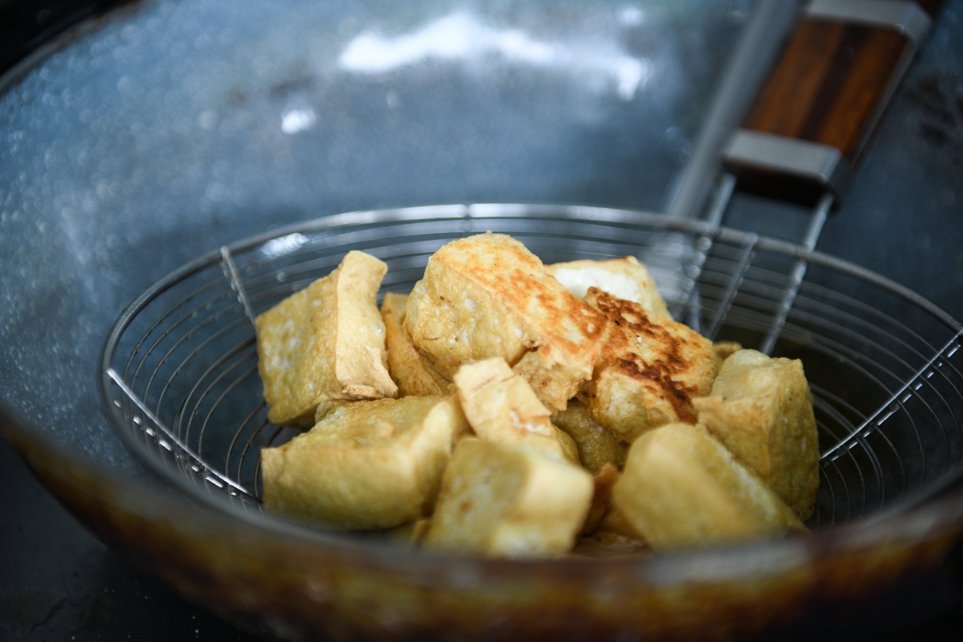 hang an hoat dong tro lai,  quan bun dau ban hang tram suat anh 4