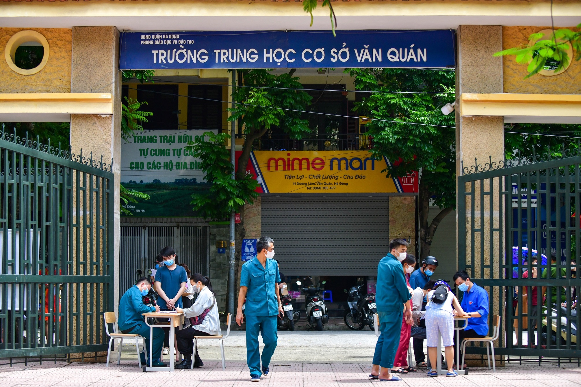 nguoi dan tiem vaccine anh 2