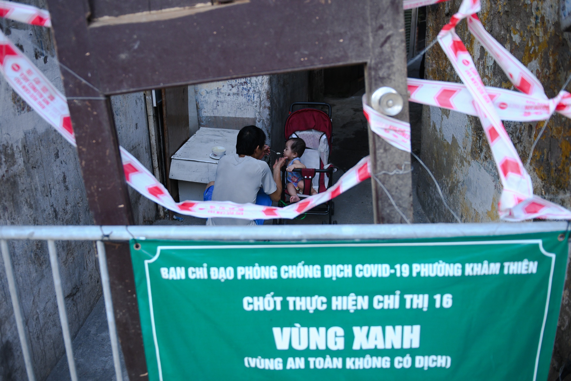 Ha Noi dong duc xe co,  chot kiem soat dich anh 7