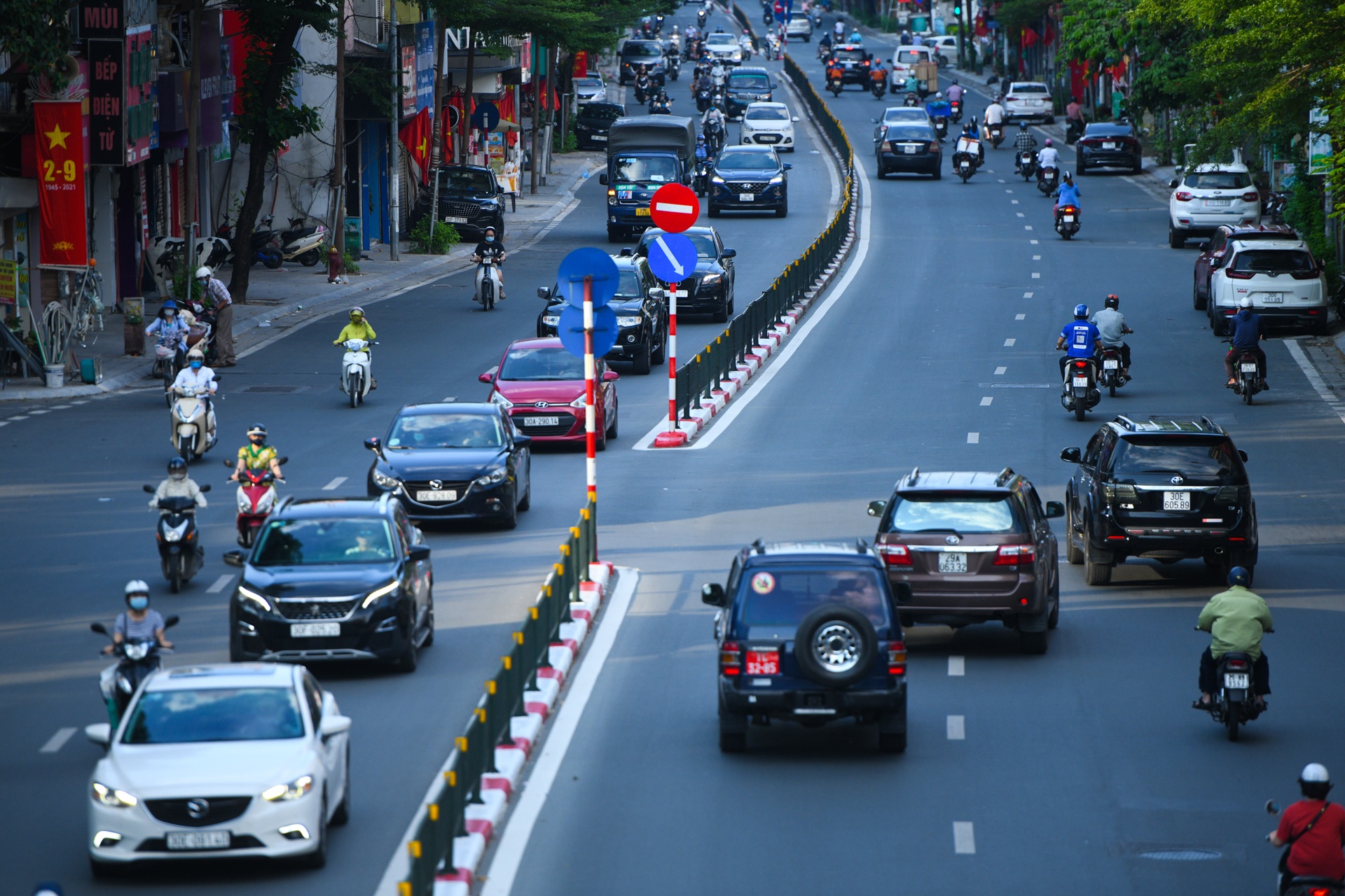 Ha Noi dong duc xe co,  chot kiem soat dich anh 2